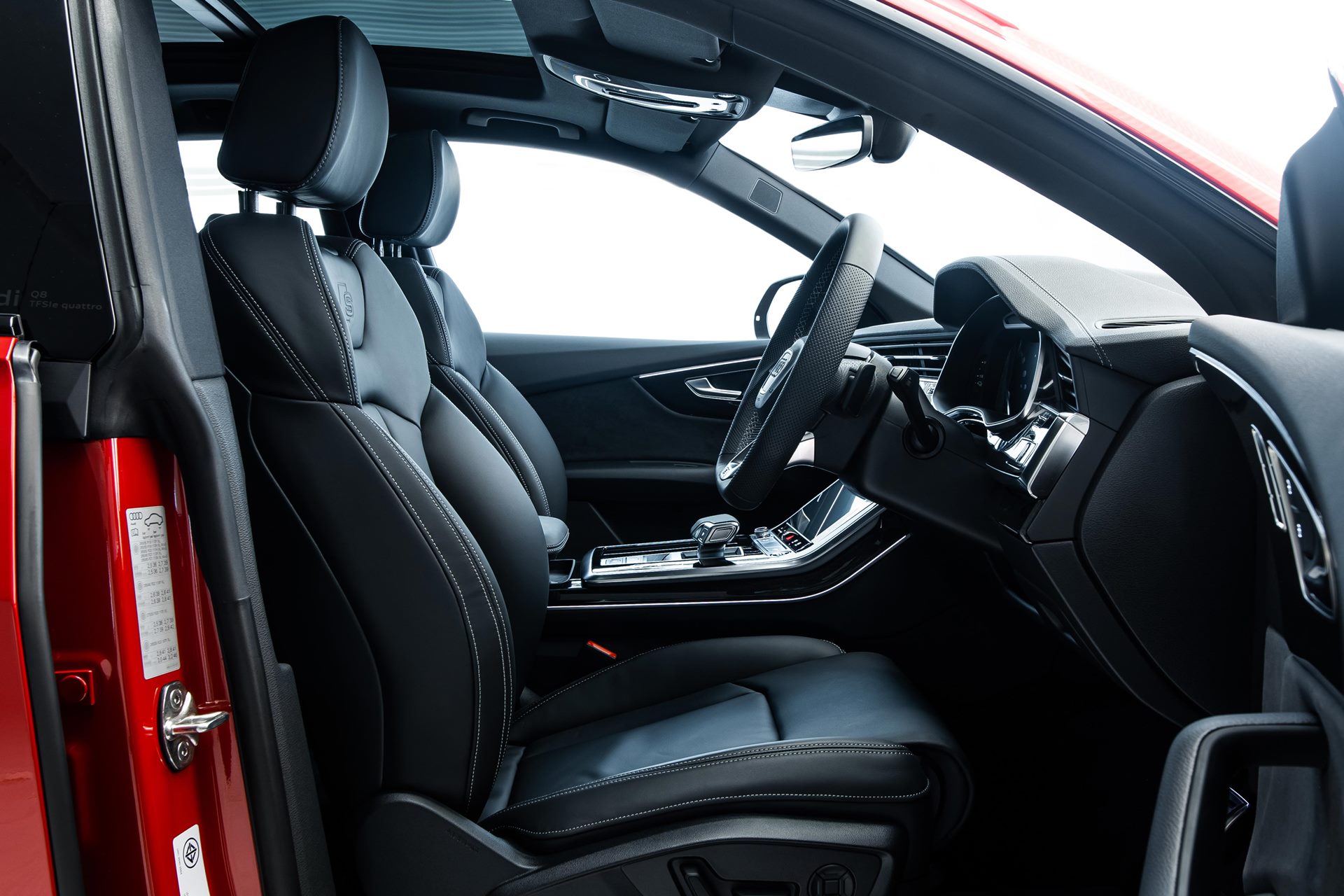 Audi Q8 TFSI e quattro S line edition one อาวดี้ ปี 2024 : ภาพที่ 12