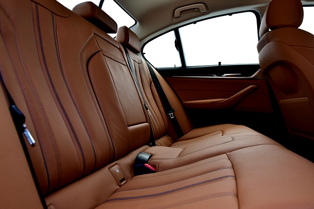 BMW Series 5 520d Sport บีเอ็มดับเบิลยู ซีรีส์5 ปี 2017 : ภาพที่ 8