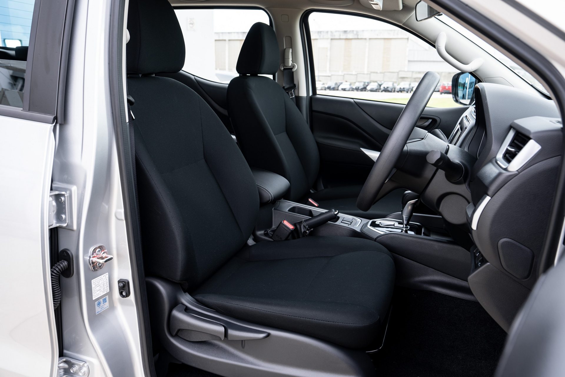 Nissan Navara Double Cab CALIBRE SL 7AT นิสสัน นาวาร่า ปี 2025 : ภาพที่ 14