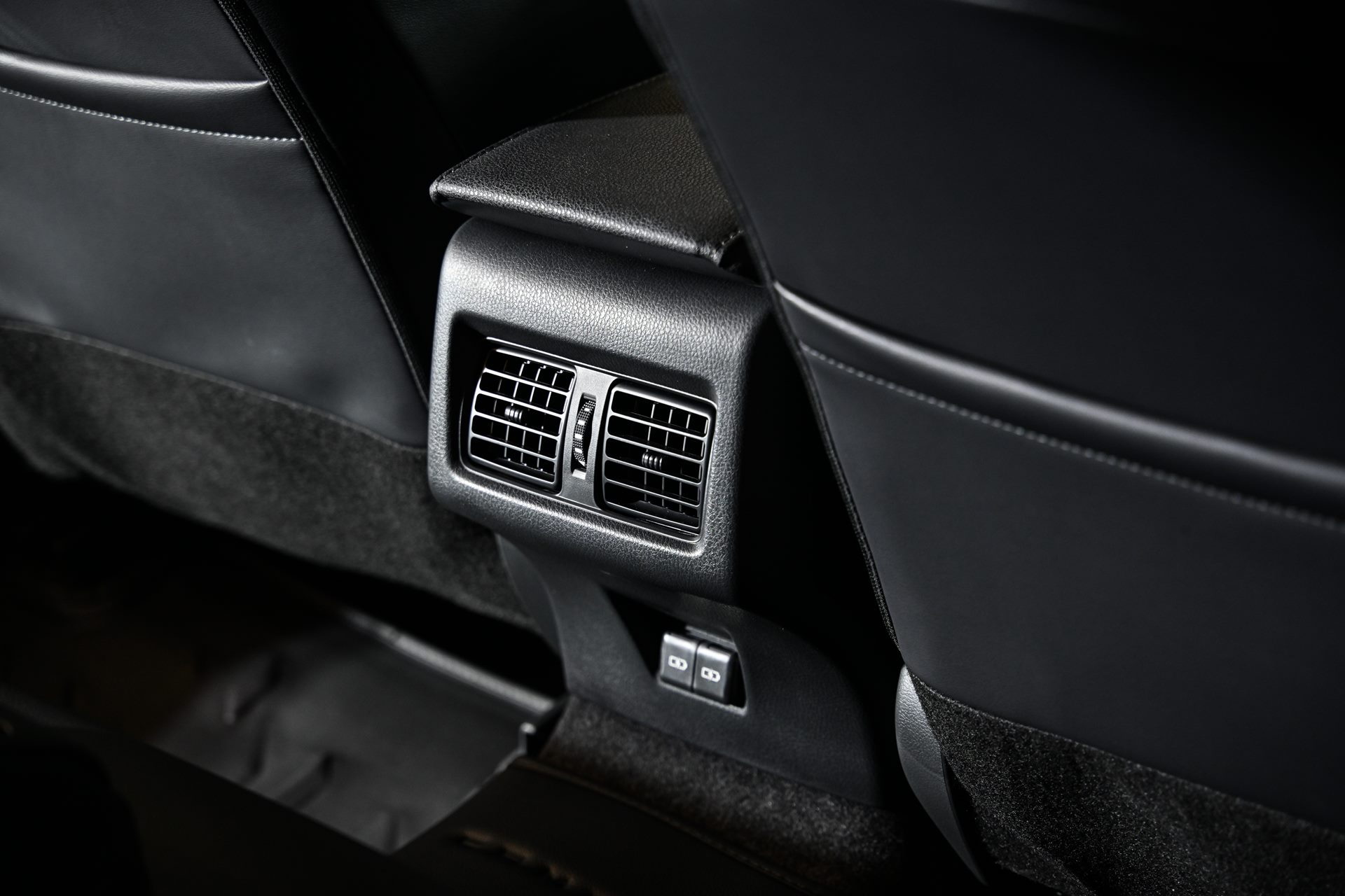 Toyota Camry HEV Premium โตโยต้า คัมรี่ ปี 2024 : ภาพที่ 16