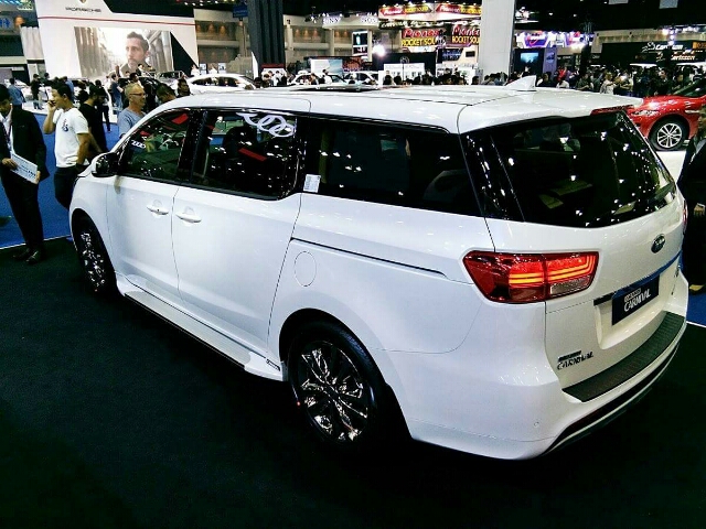 KIA Grand Carnival Limousine (SXL) เกีย แกรนคาร์นิวัล ปี 2017 : ภาพที่ 8