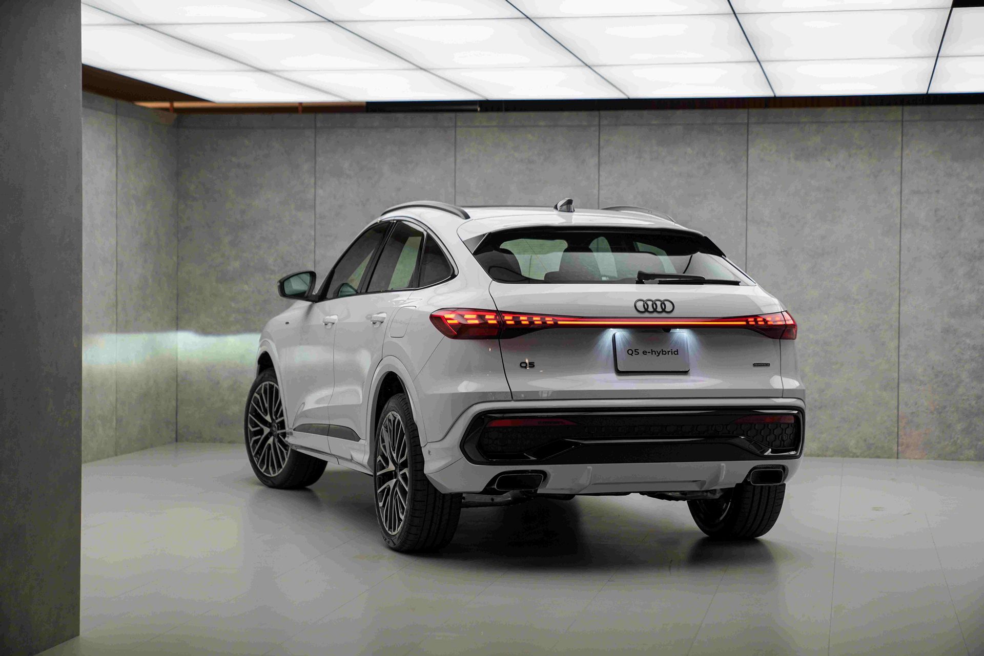 Audi Q5 Sportback e hybrid quattro Tech Pro อาวดี้ คิว5 ปี 2025 : ภาพที่ 2