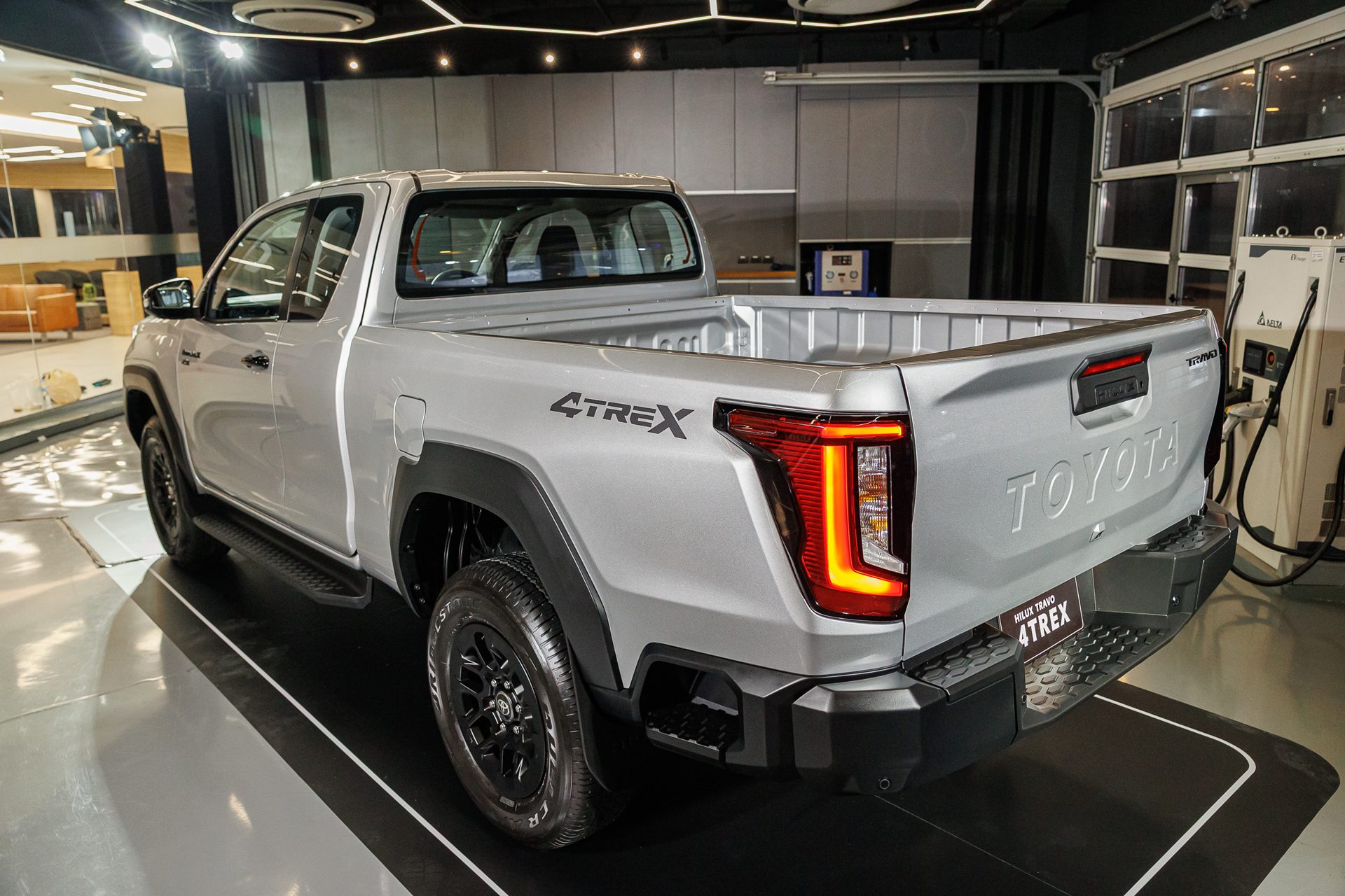 Toyota Hilux Travo Smart Cab 4TREX 2.8 Premium AT โตโยต้า ไฮลักซ์ ทราโว ปี 2025 : ภาพที่ 2