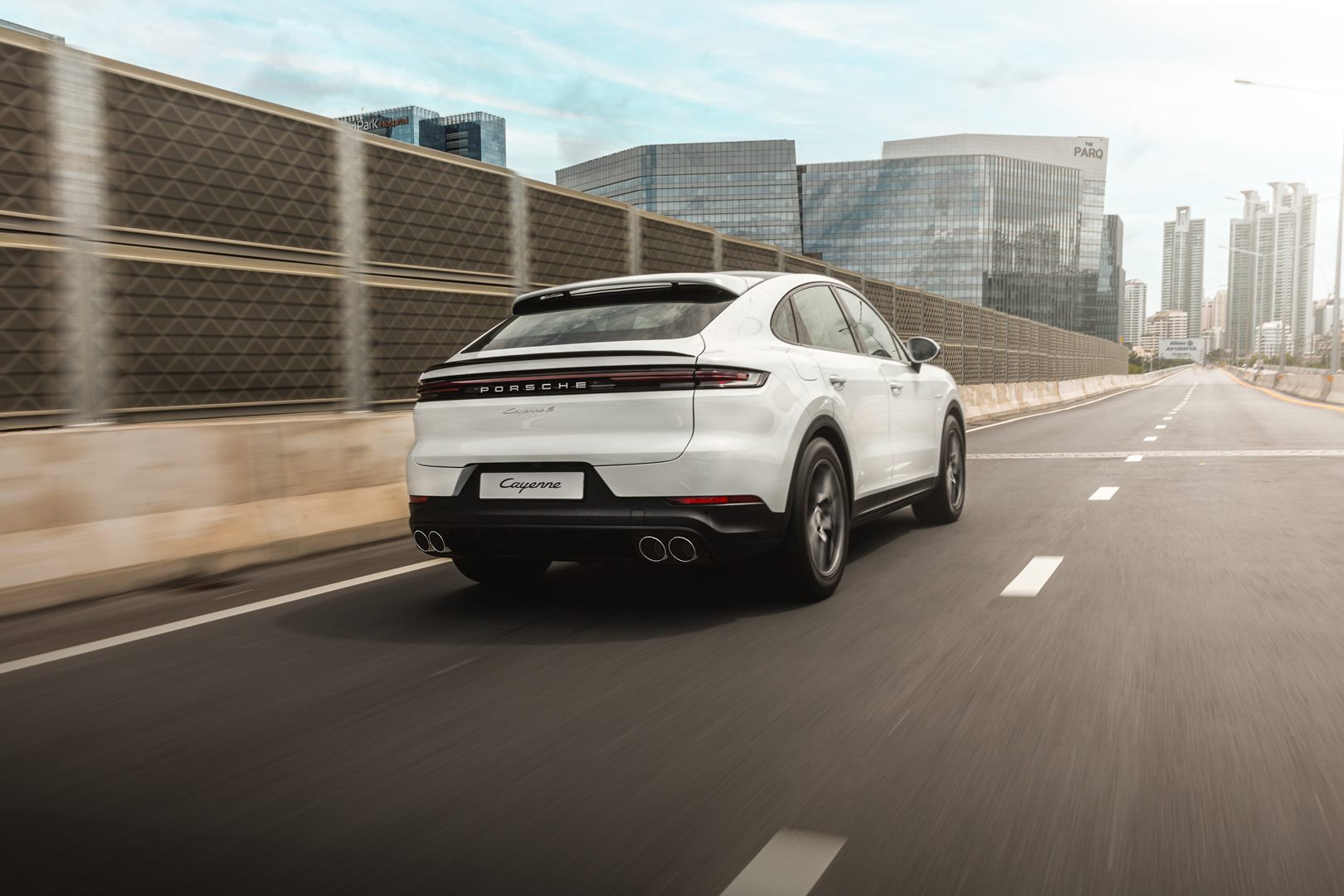 Porsche Cayenne S E-Hybrid Coupé ปอร์เช่ คาเยน ปี 2024 : ภาพที่ 6