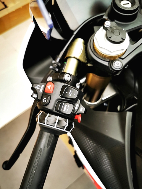 BMW S 1000 RR บีเอ็มดับเบิลยู เอส ปี 2019 : ภาพที่ 6