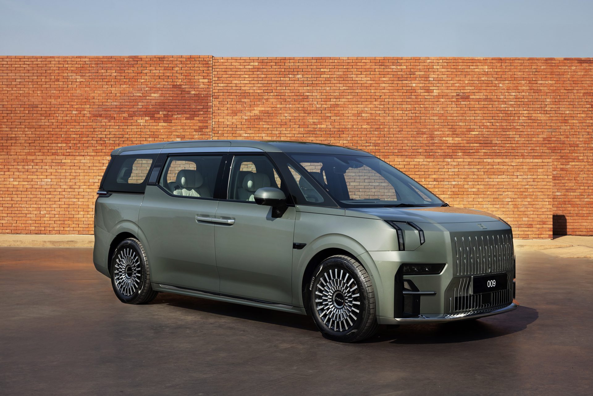 Zeekr 009 Standard 2WD ซีเคอร์ ปี 2025 : ภาพที่ 1