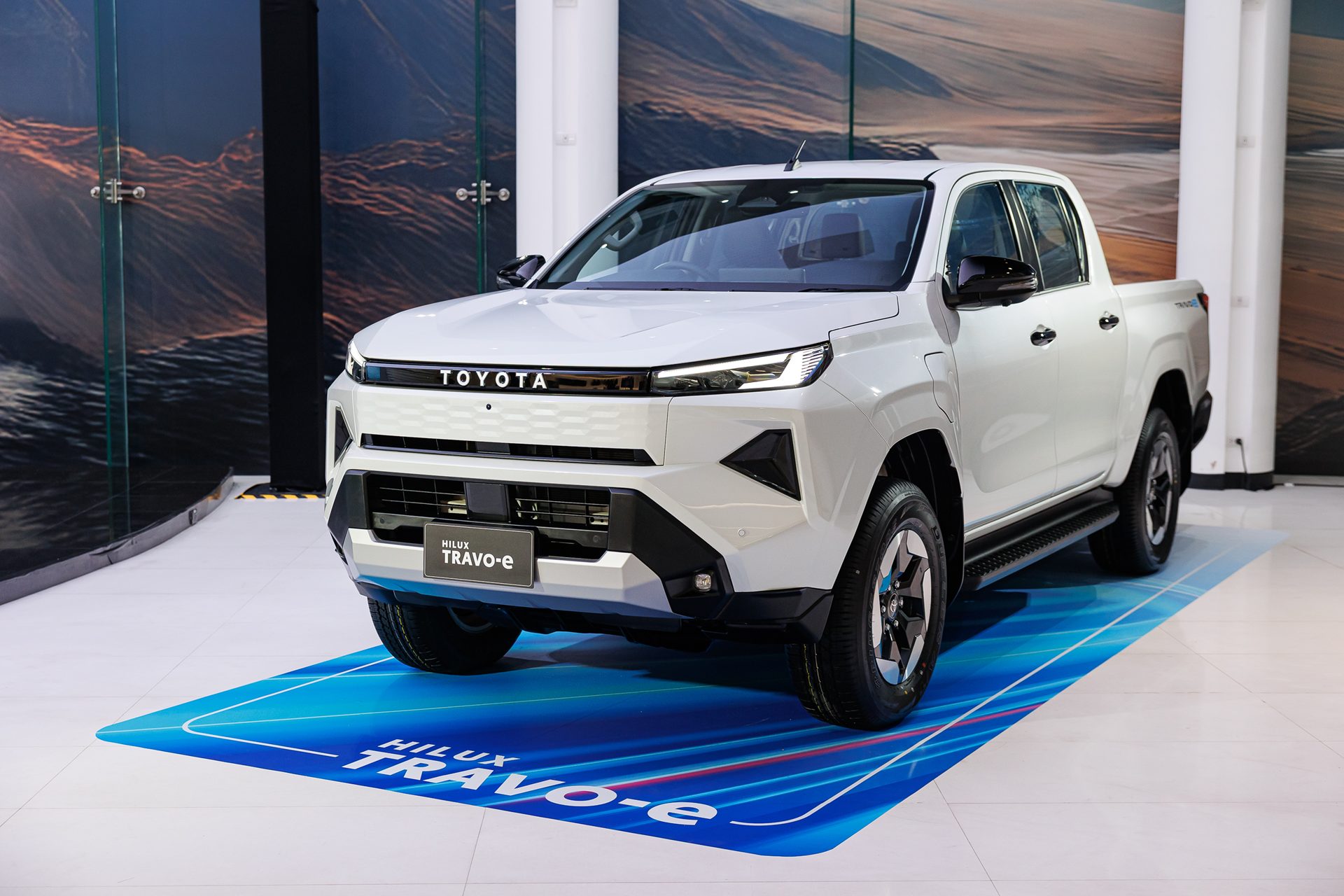 Toyota Hilux Travo -e Double Cab 4TREX โตโยต้า ไฮลักซ์ ทราโว ปี 2025 : ภาพที่ 1