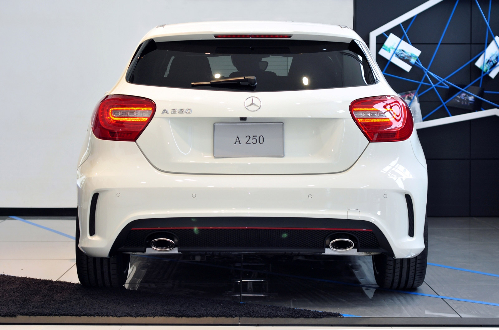 Mercedes-benz A-Class A 250 AMG Sport เมอร์เซเดส-เบนซ์ เอ-คลาส ปี 2012 : ภาพที่ 11