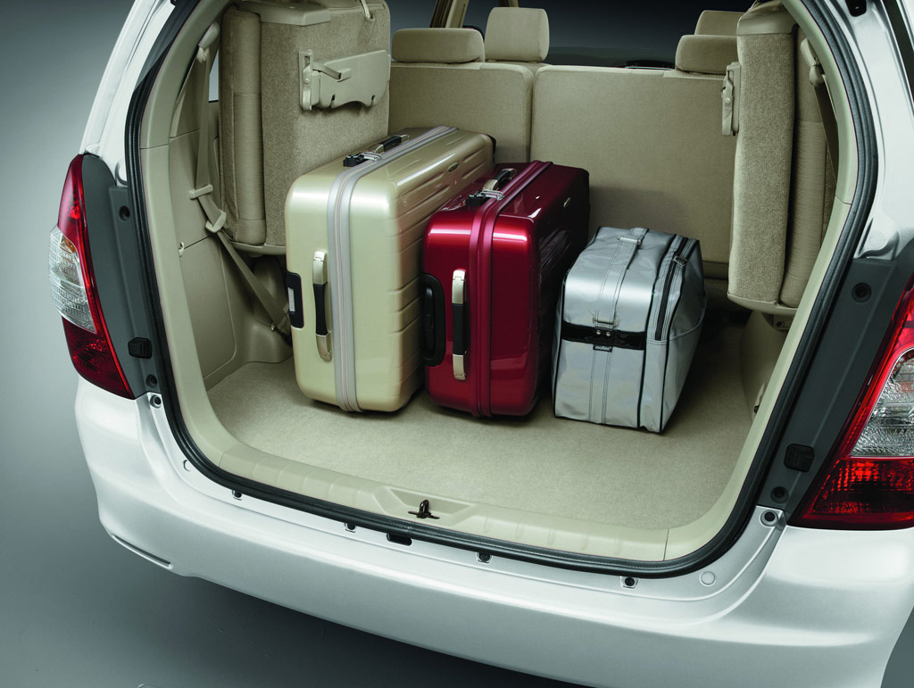 Toyota Innova 2.0 E M/T โตโยต้า อินโนว่า ปี 2011 : ภาพที่ 6