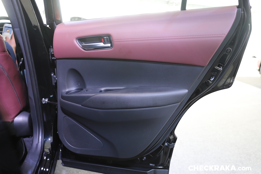 Toyota Corolla Cross Hybrid Premium Safety โตโยต้า ปี 2020 : ภาพที่ 17