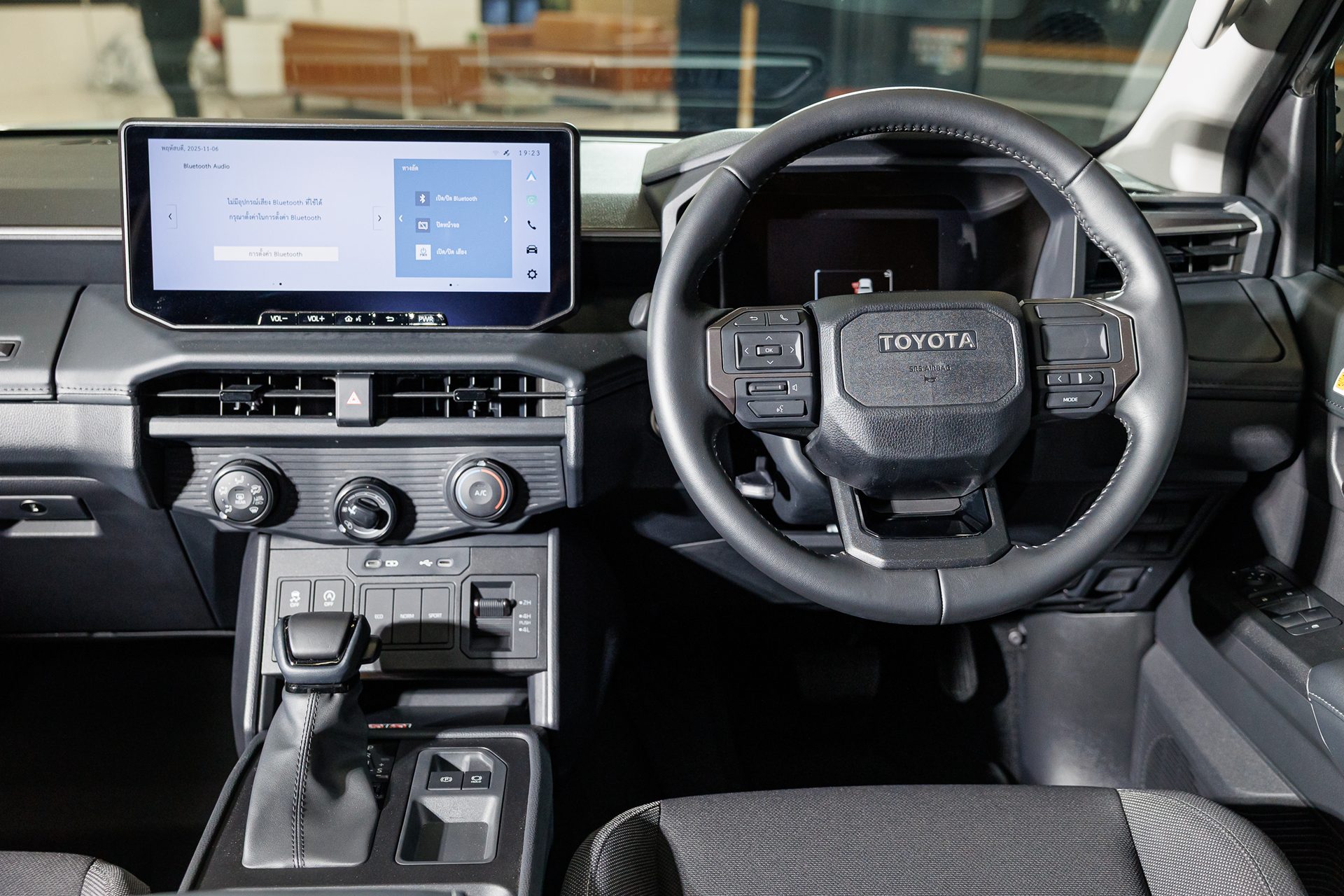 Toyota Hilux Travo Smart Cab 4TREX 2.8 Premium AT โตโยต้า ไฮลักซ์ ทราโว ปี 2025 : ภาพที่ 8