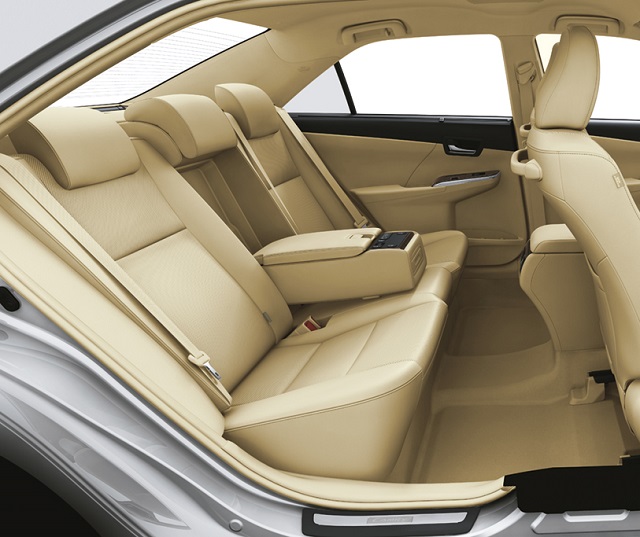 Toyota Camry Hybrid 2.5 HV Premium โตโยต้า แคมรี่ไฮบริด ปี 2015 : ภาพที่ 9