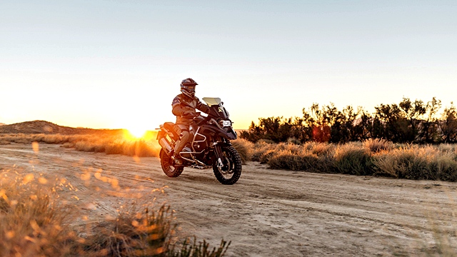 BMW R 1200 GS Adventure Triple Black บีเอ็มดับเบิลยู อาร์ ปี 2017 : ภาพที่ 2