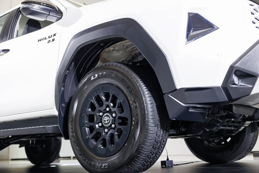 Toyota Hilux Travo Double Cab 4TREX 2.8 Premium MT โตโยต้า ไฮลักซ์ ทราโว ปี 2025 : ภาพที่ 6