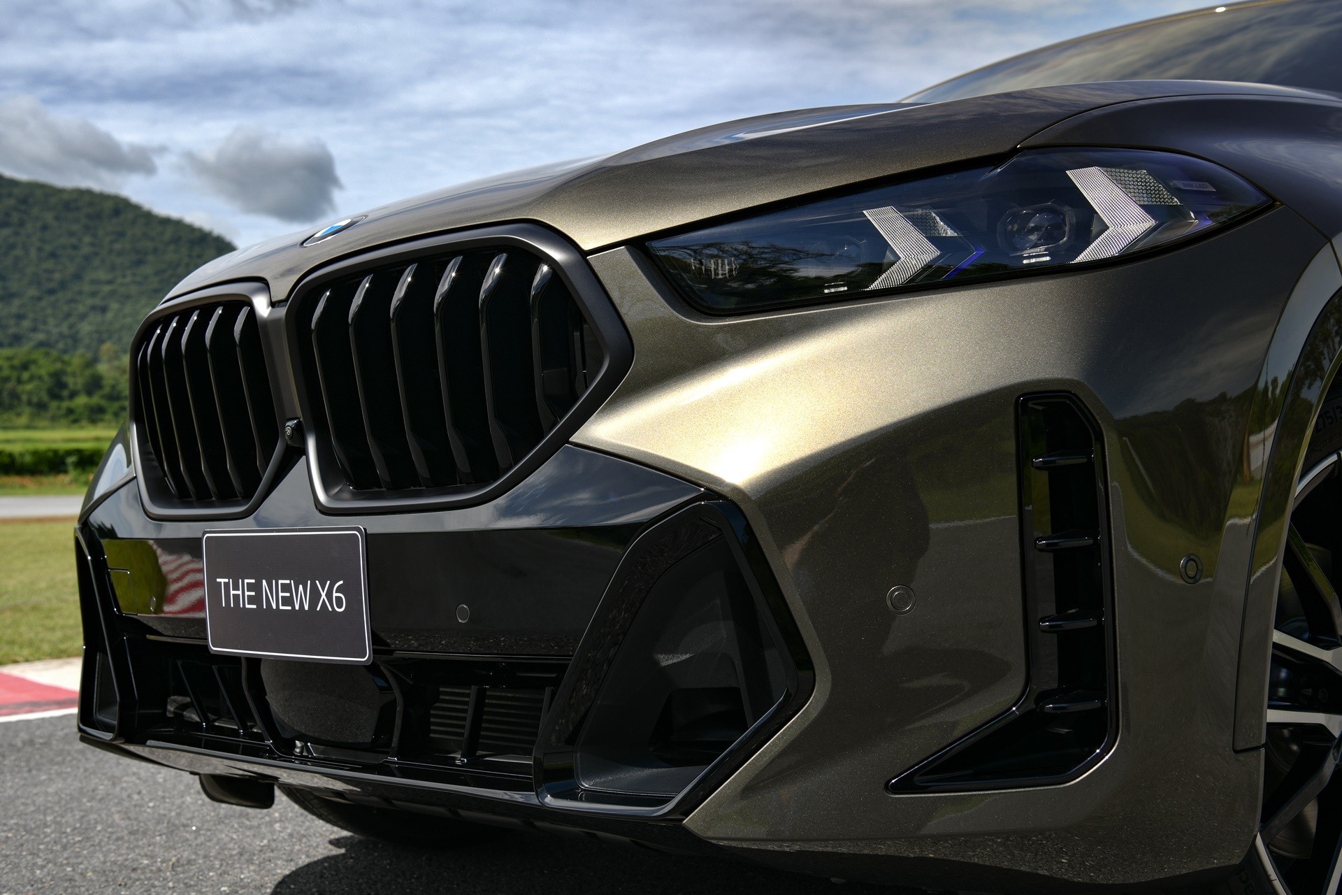 BMW X6 xDrive40i M Sport บีเอ็มดับเบิลยู เอ็กซ์6 ปี 2023 : ภาพที่ 2