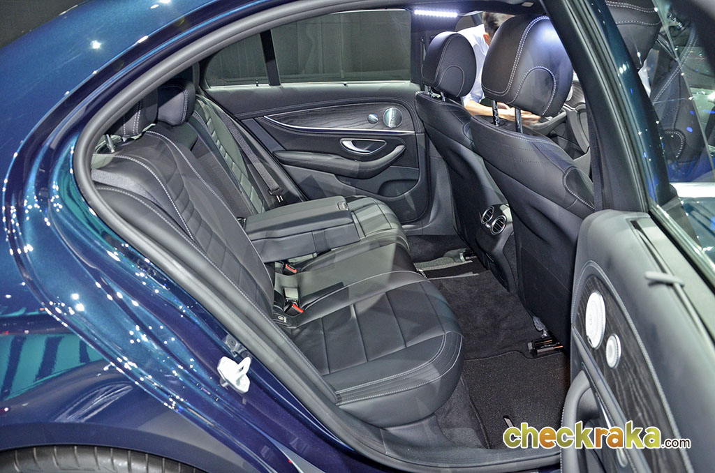 Mercedes-benz E-Class E 220 D AMG Dynamic เมอร์เซเดส-เบนซ์ อี-คลาส ปี 2016 : ภาพที่ 14