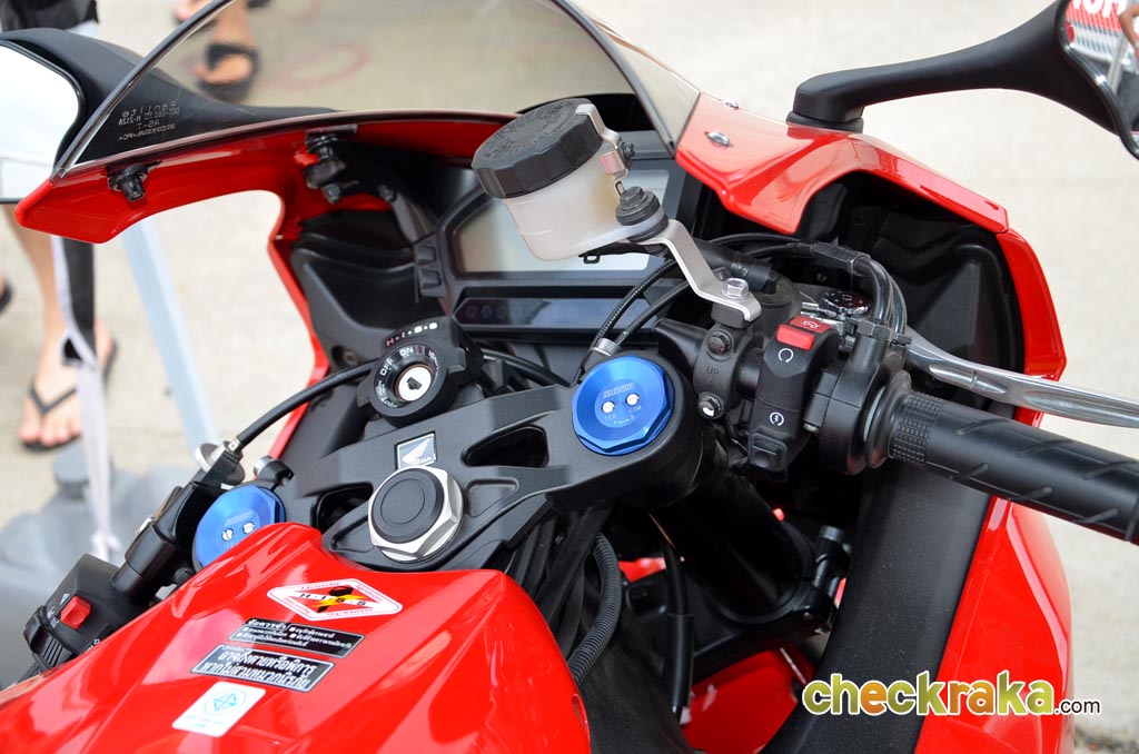 Honda CBR 1000RR ฮอนด้า ซีบีอาร์ ปี 2012 : ภาพที่ 11