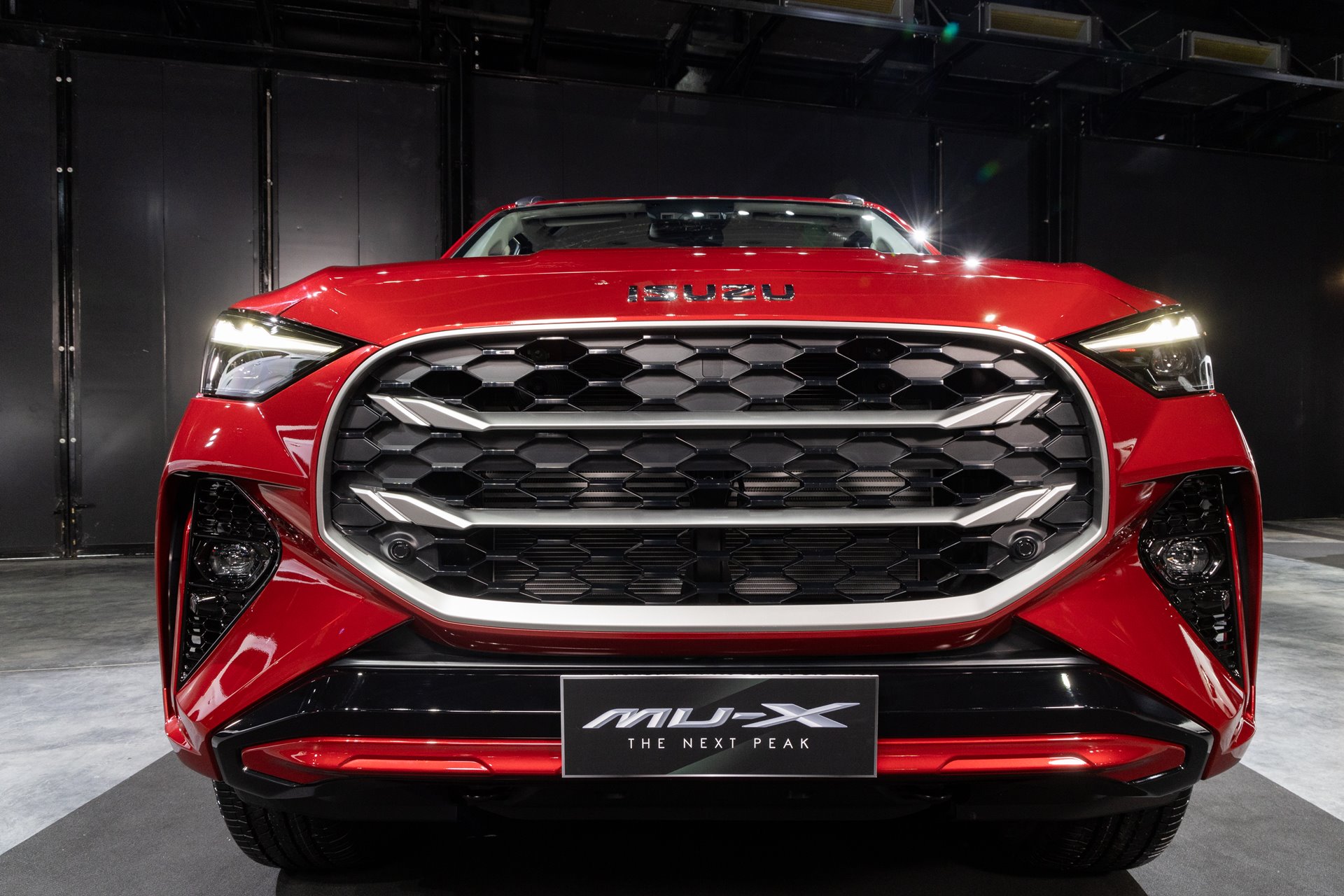 Isuzu MU-X 4x2 2.2 Ultimate A/T อีซูซุ ปี 2024 : ภาพที่ 2