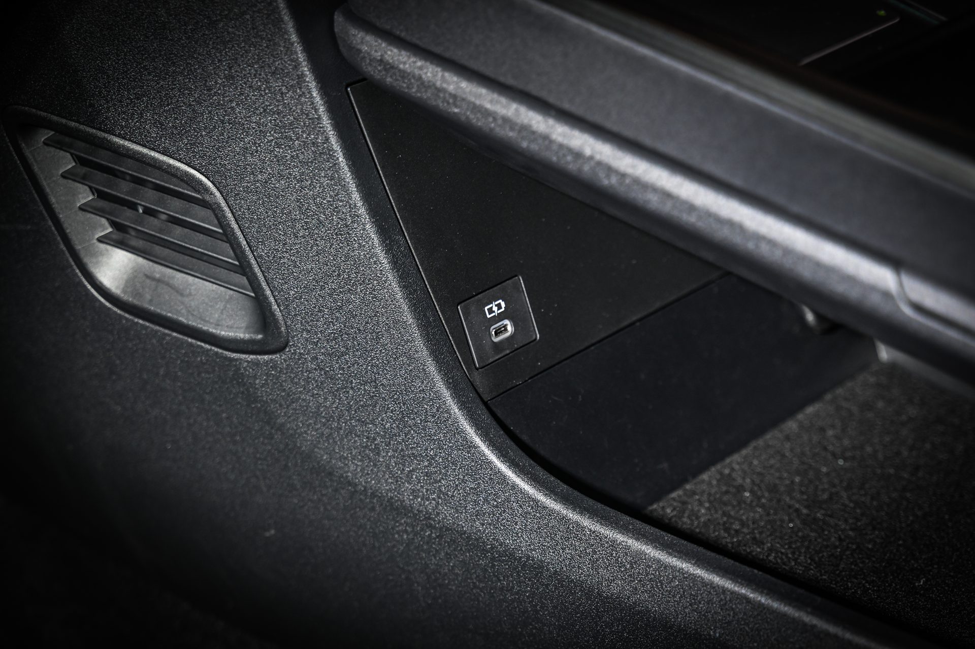 Toyota bZ bZ4X AWD โตโยต้า ปี 2025 : ภาพที่ 11