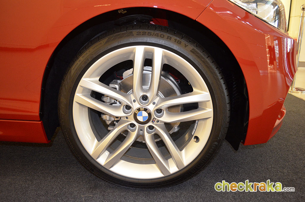 BMW Series 2 218i Coupe M Sport บีเอ็มดับเบิลยู ซีรีส์ 2 ปี 2015 : ภาพที่ 8