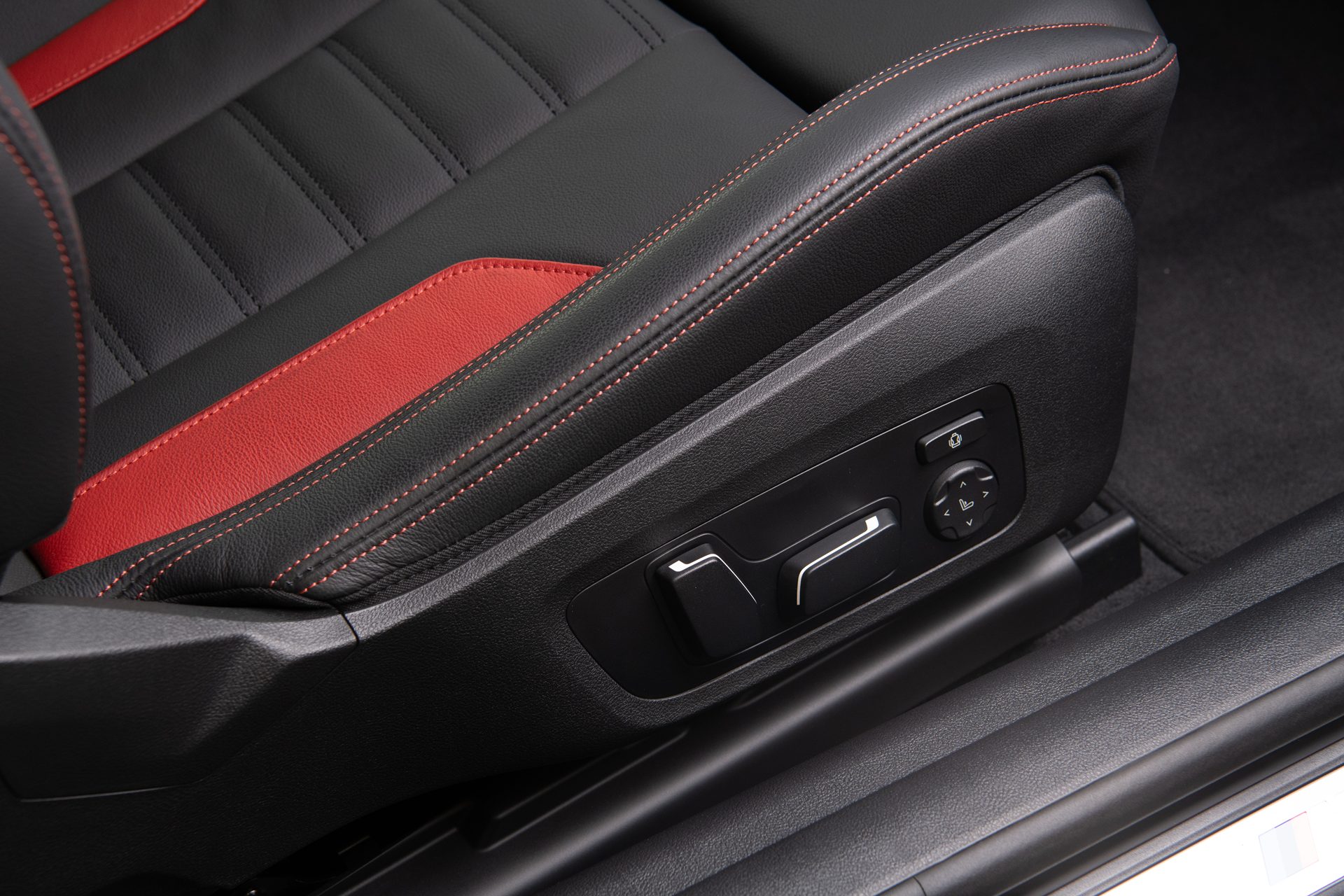 BMW Series 4 430i Coupe M Sport บีเอ็มดับเบิลยู ซีรีส์ 4 ปี 2025 : ภาพที่ 15