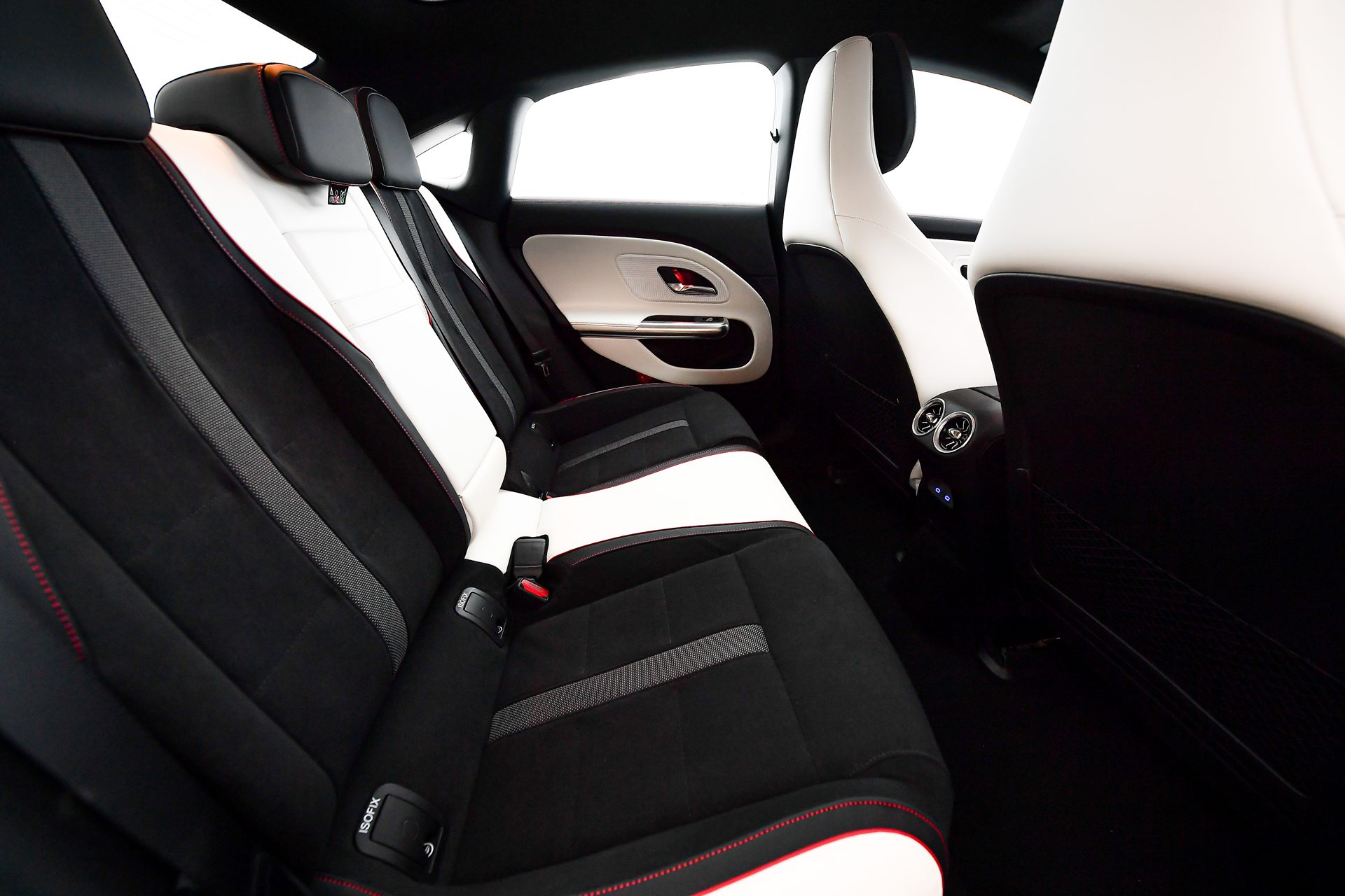 Mercedes-benz CLA-Class CLA 250+ with EQ Technology เมอร์เซเดส-เบนซ์ ปี 2025 : ภาพที่ 14