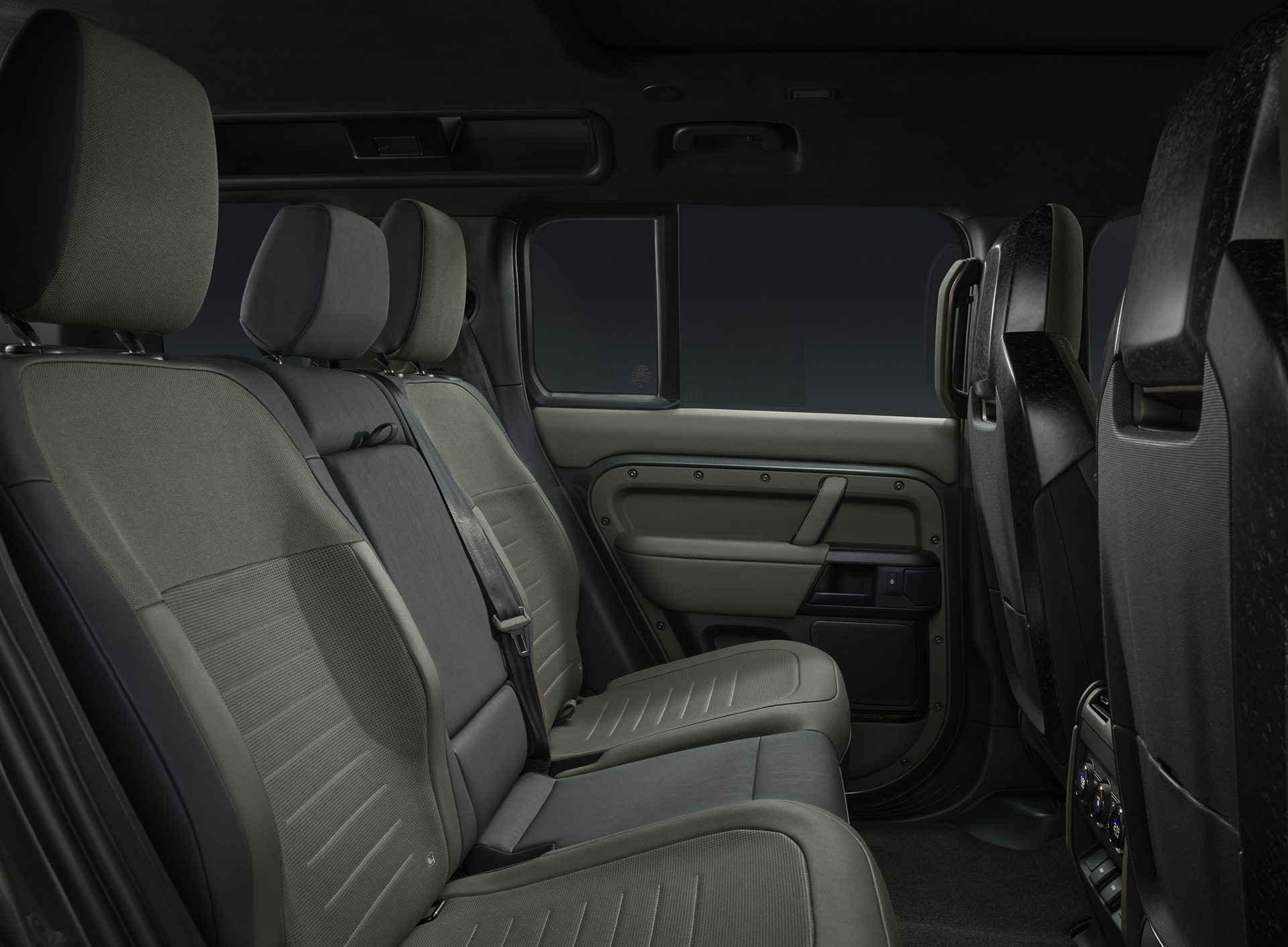 Land Rover Defender OCTA Edition One แลนด์โรเวอร์ ดิเฟนเดอร์ ปี 2025 : ภาพที่ 6