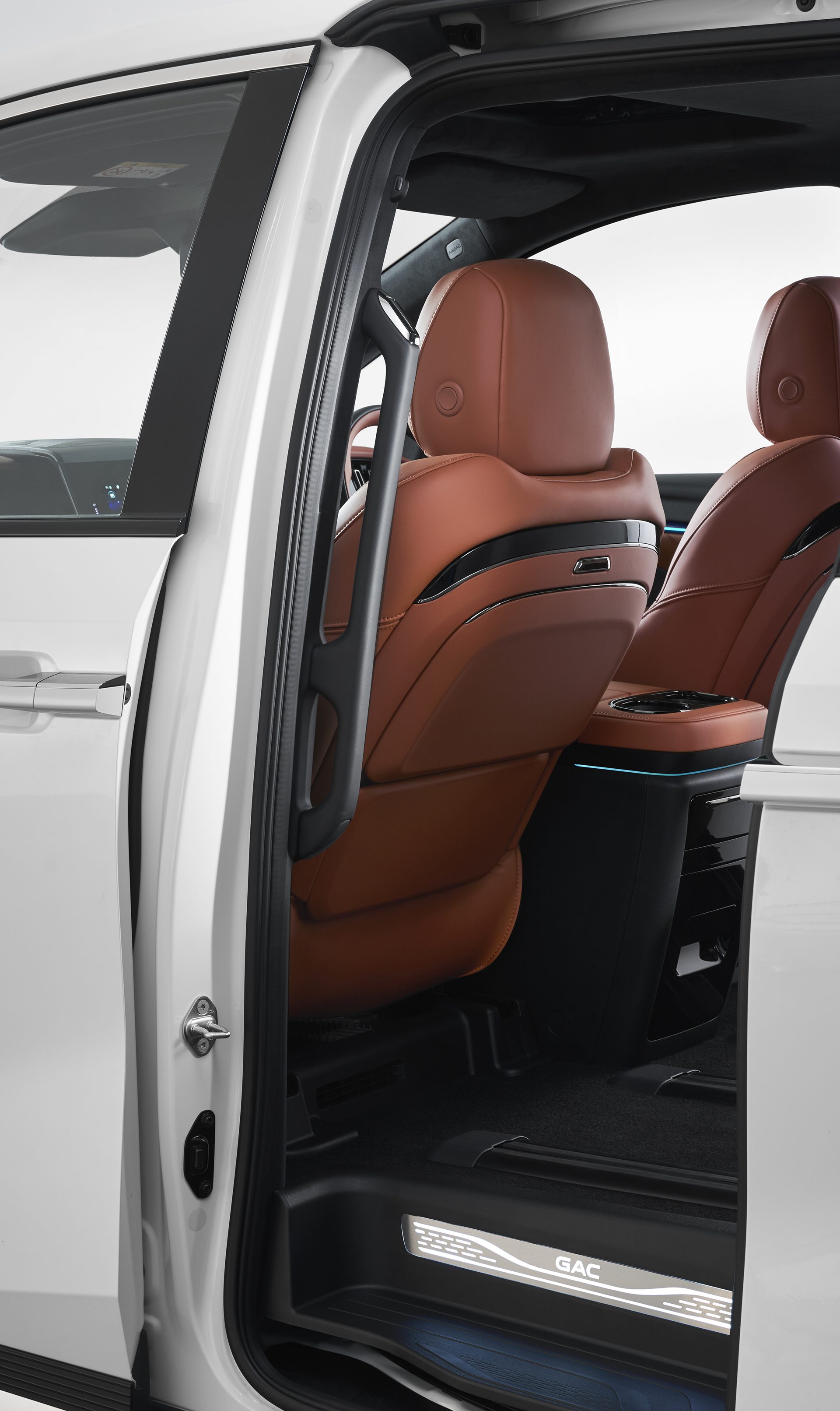 Aion GAC M8 PHEV Standard ปี 2025 : ภาพที่ 6