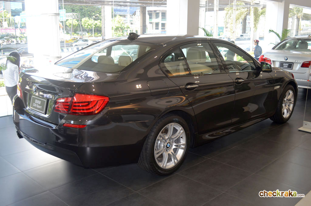BMW Series 5 528i Sport บีเอ็มดับเบิลยู ซีรีส์5 ปี 2012 : ภาพที่ 2