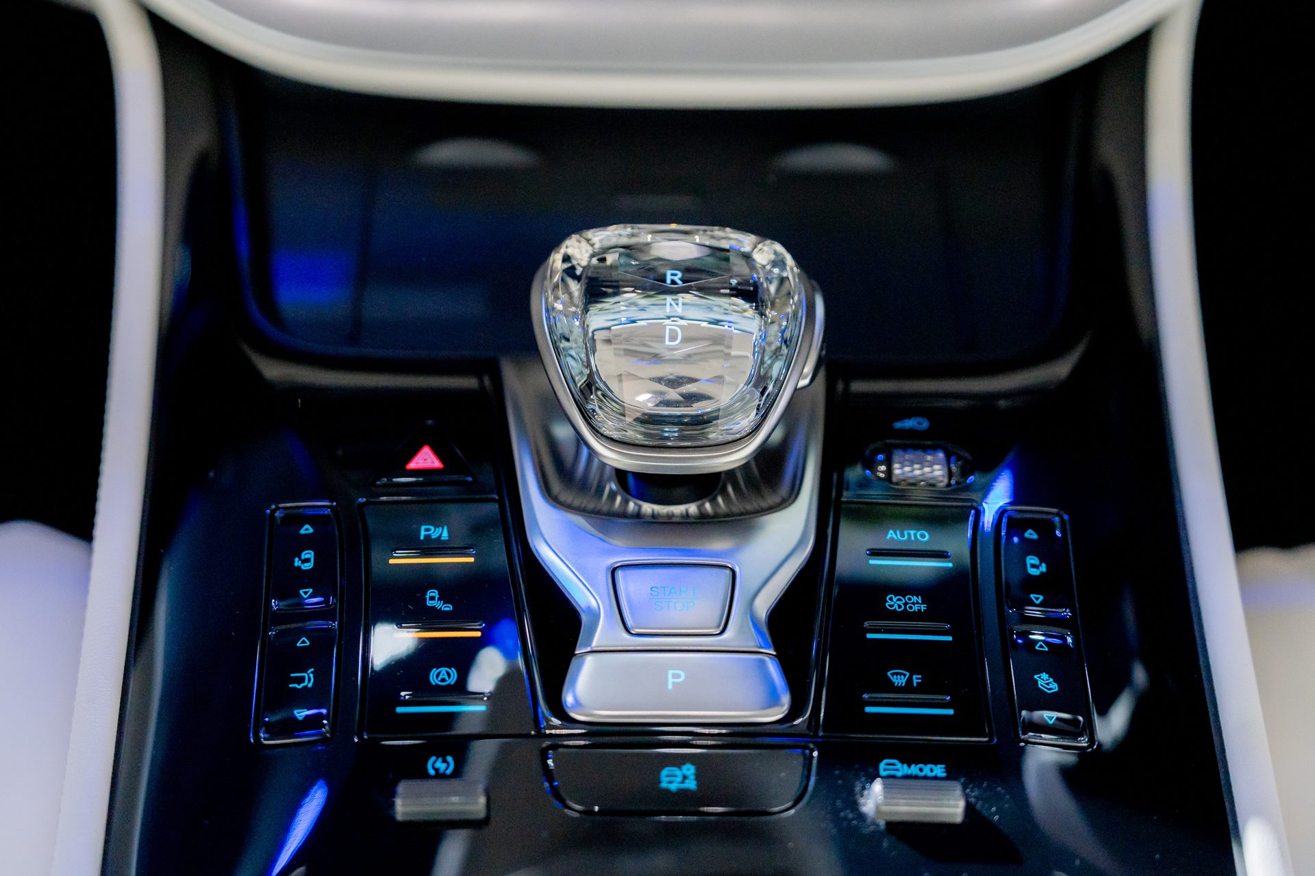 Denza D9 Premium เดนซ่า ปี 2024 : ภาพที่ 8