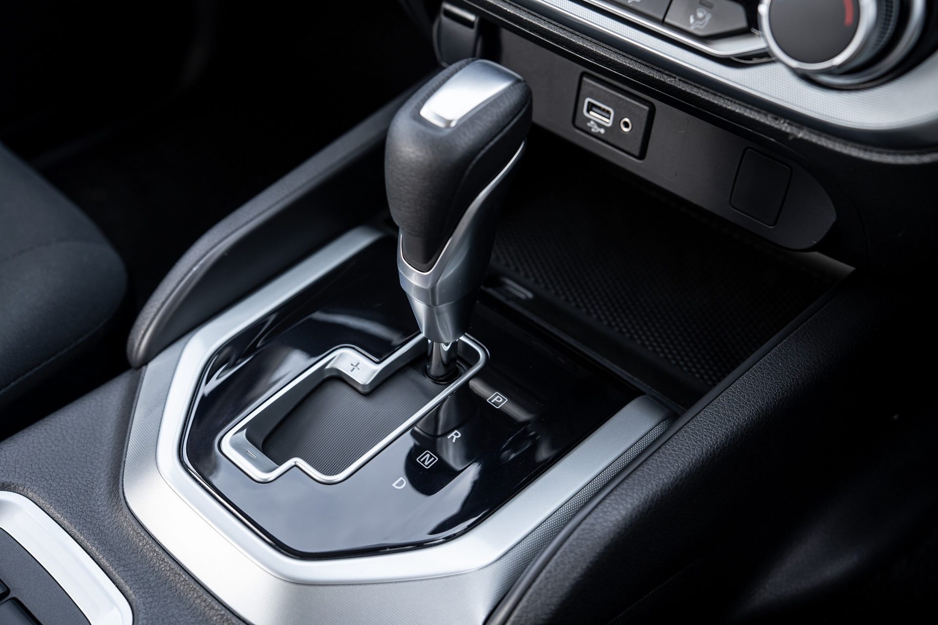 Nissan Navara King Cab Calibre SL 7AT นิสสัน นาวาร่า ปี 2025 : ภาพที่ 13