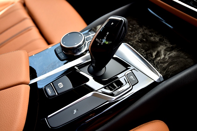 BMW Series 5 520d Sport บีเอ็มดับเบิลยู ซีรีส์5 ปี 2017 : ภาพที่ 7