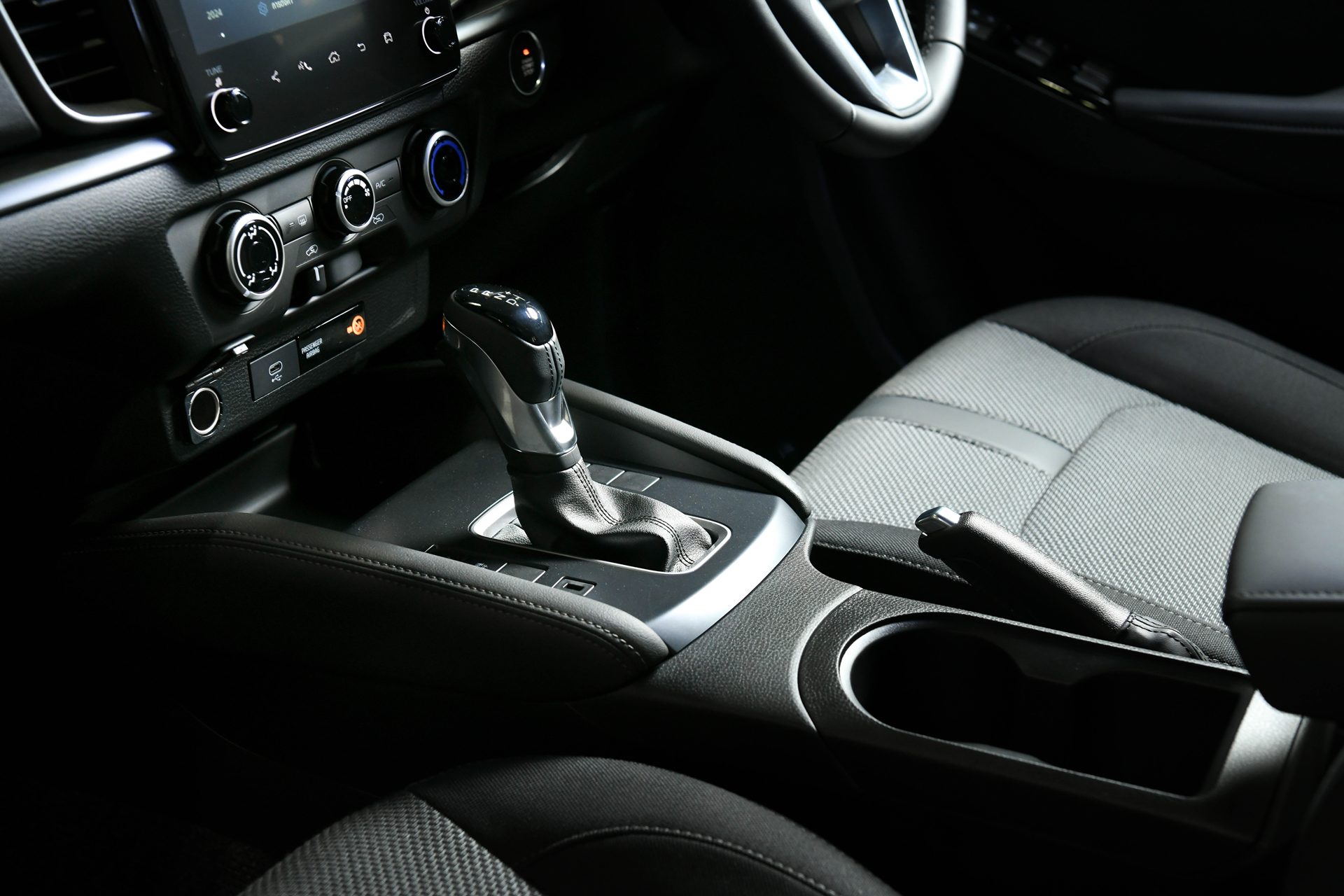 Mazda BT-50 DBL 2.2 XT HI-RACER 8AT มาสด้า บีที-50 ปี 2024 : ภาพที่ 10