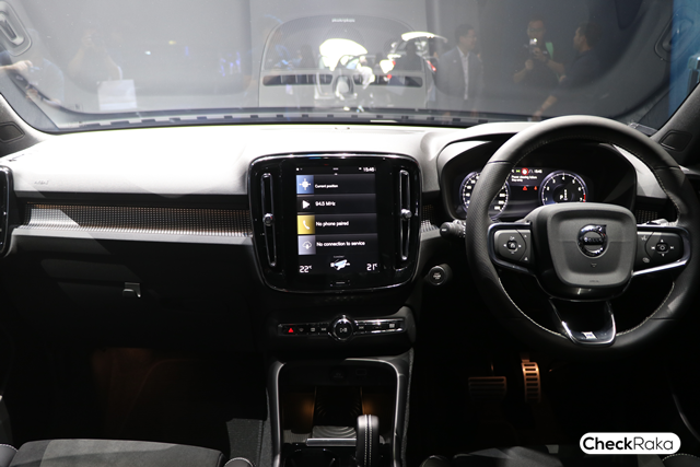 Volvo XC40 T4 Momentum with White Roof วอลโว่ XC40 ปี 2018 : ภาพที่ 5