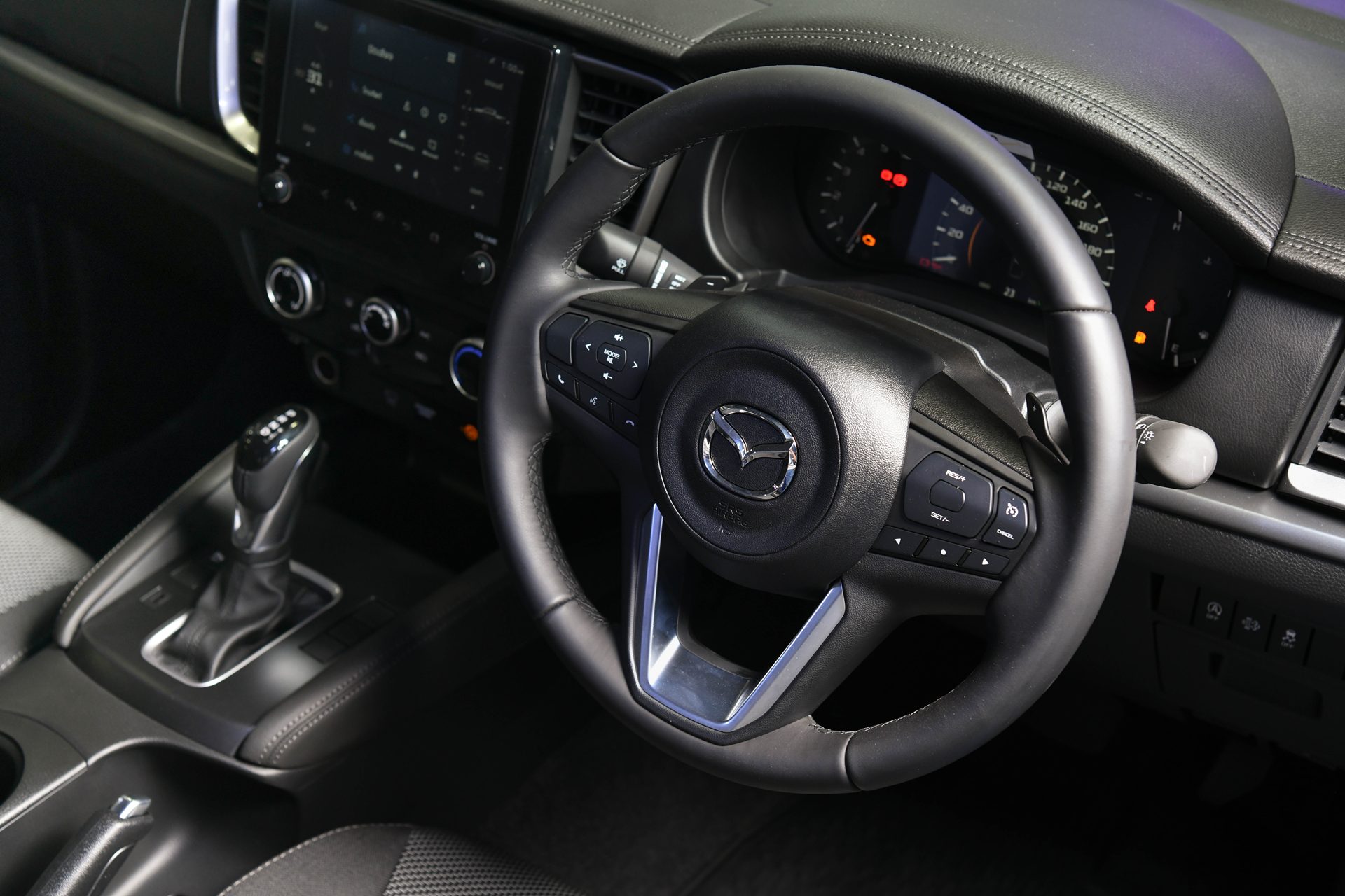 Mazda BT-50 DBL 2.2 XT HI-RACER 8AT มาสด้า บีที-50 ปี 2024 : ภาพที่ 8