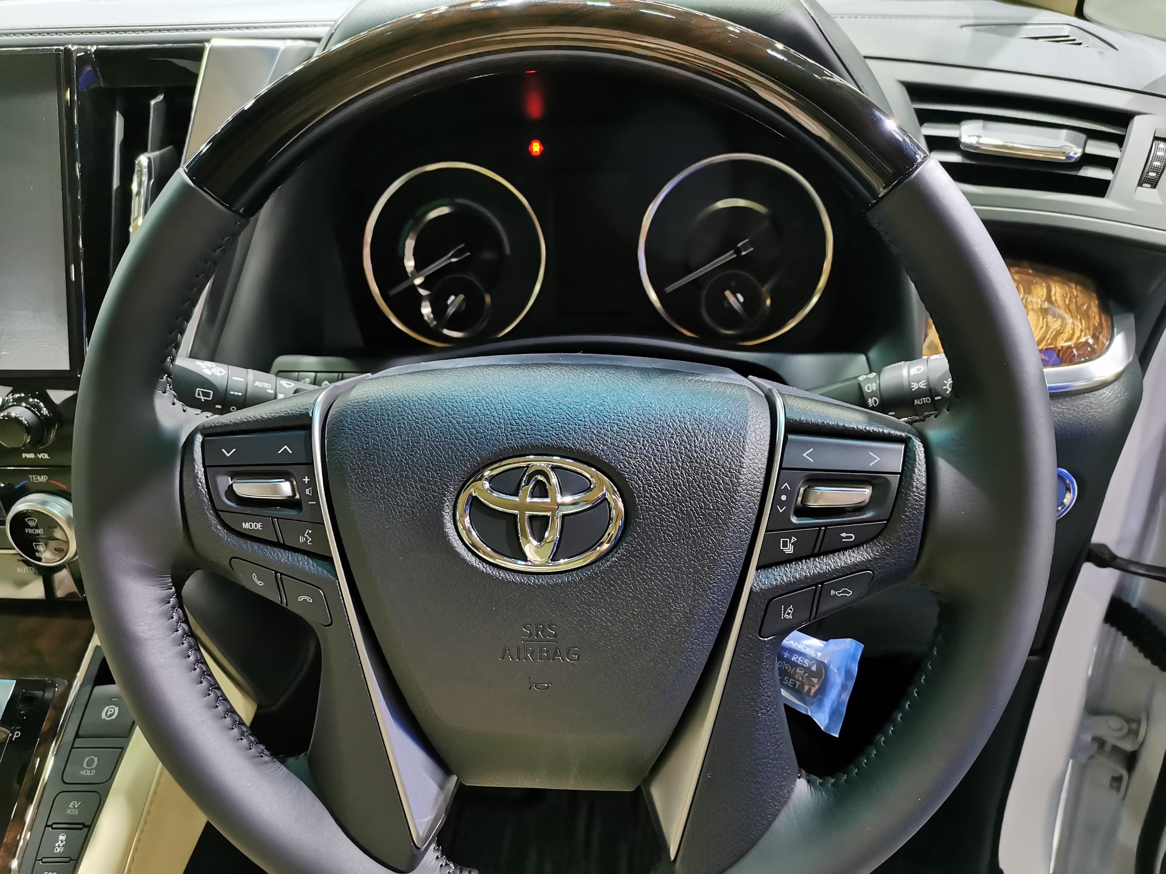 Toyota Alphard 2.5 Hybrid MY2020 โตโยต้า อัลฟาร์ด ปี 2020 : ภาพที่ 17