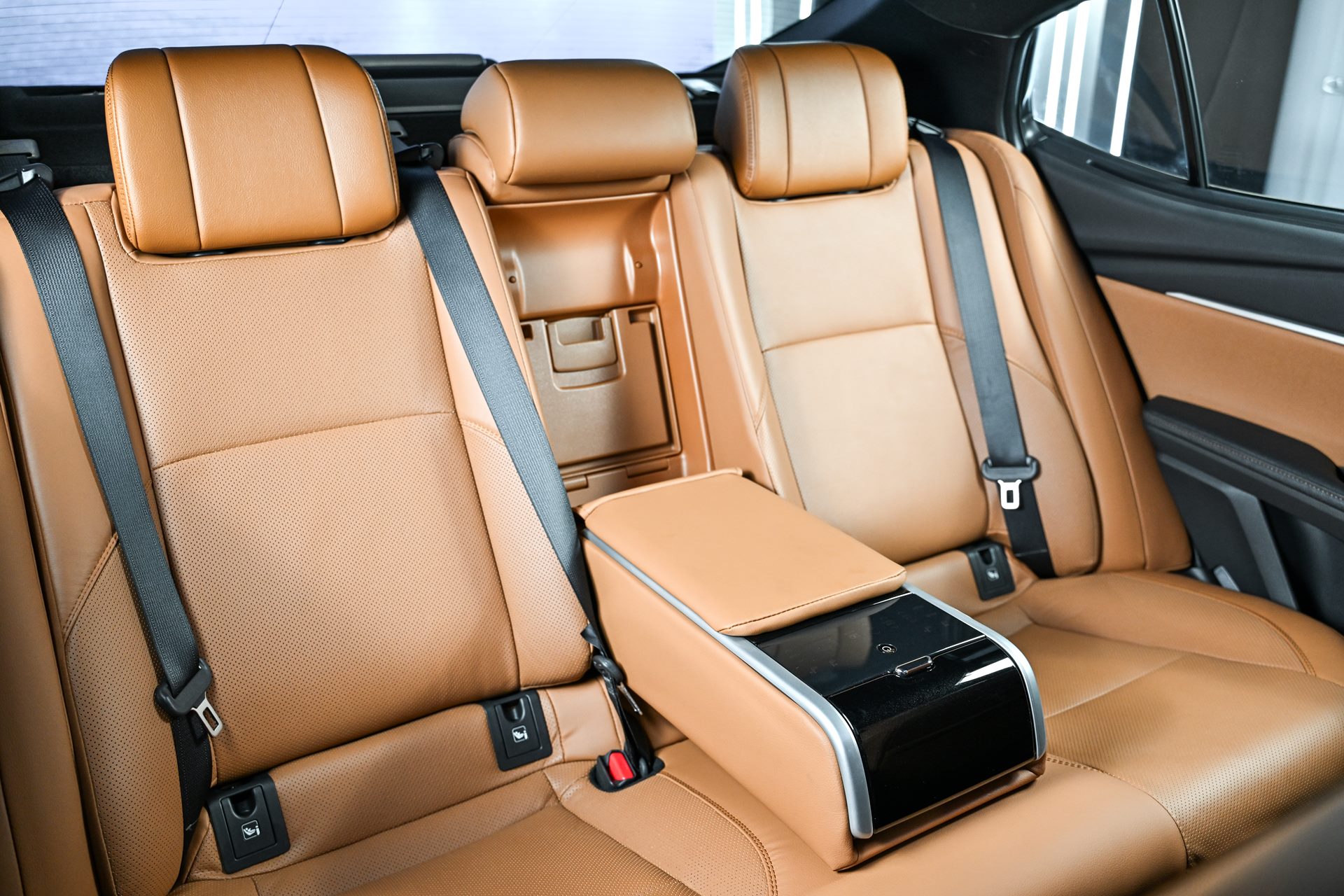 Toyota Camry HEV Premium Luxury โตโยต้า คัมรี่ ปี 2024 : ภาพที่ 18