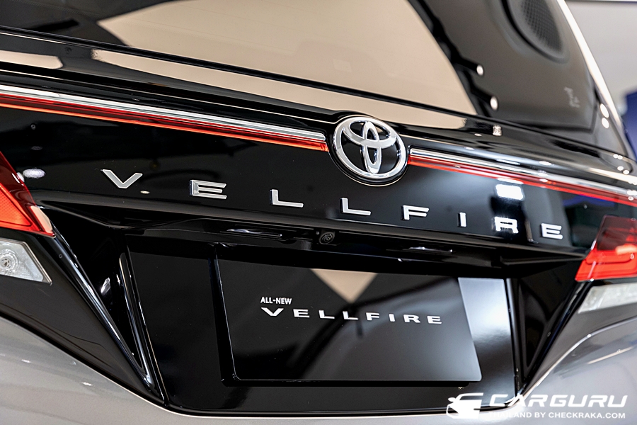 Toyota Vellfire 2.5 HEV โตโยต้า เวลไฟร์ ปี 2023 : ภาพที่ 18