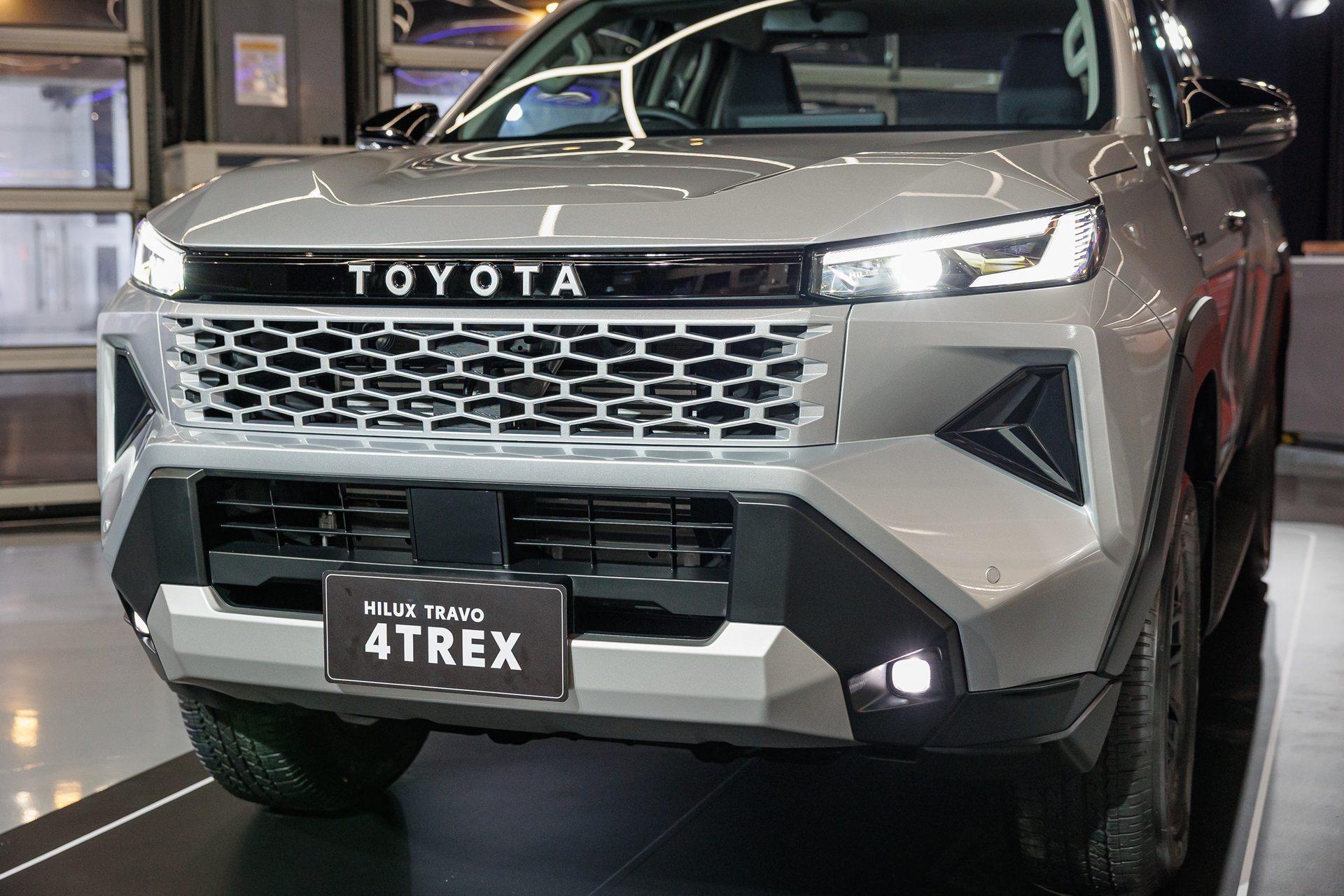 Toyota Hilux Travo Smart Cab 4TREX 2.8 Premium MT โตโยต้า ไฮลักซ์ ทราโว ปี 2025 : ภาพที่ 3