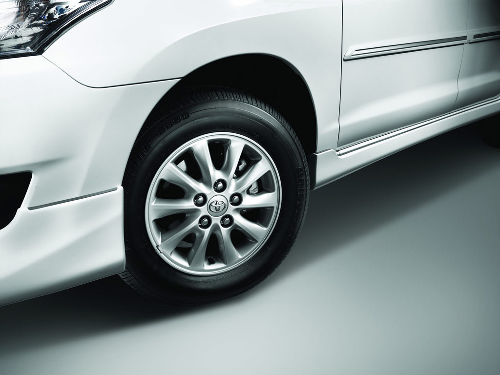 Toyota Innova 2.0 E M/T โตโยต้า อินโนว่า ปี 2011 : ภาพที่ 5