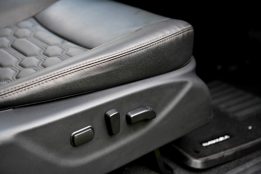 Nissan Navara King Cab E 6MT นิสสัน นาวาร่า ปี 2024 : ภาพที่ 16