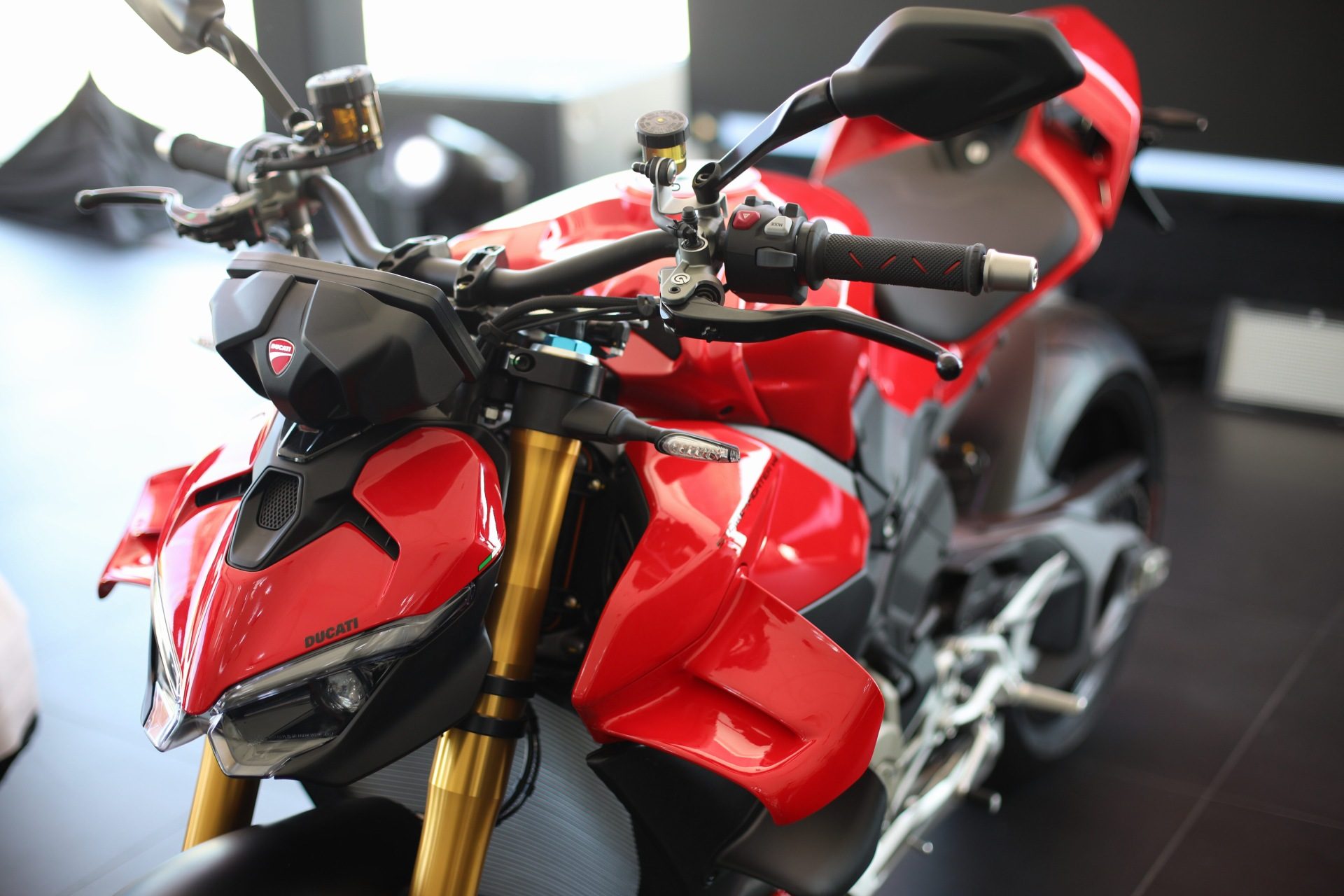 Ducati Streetfighter V4S ดูคาติ สตรีตไฟเตอร์ ปี 2025 : ภาพที่ 2