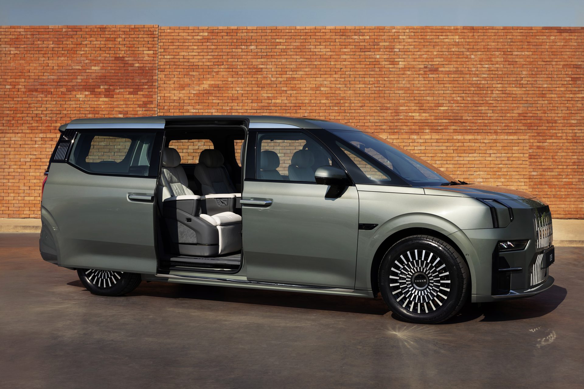 Zeekr 009 Standard 2WD ซีเคอร์ ปี 2025 : ภาพที่ 3