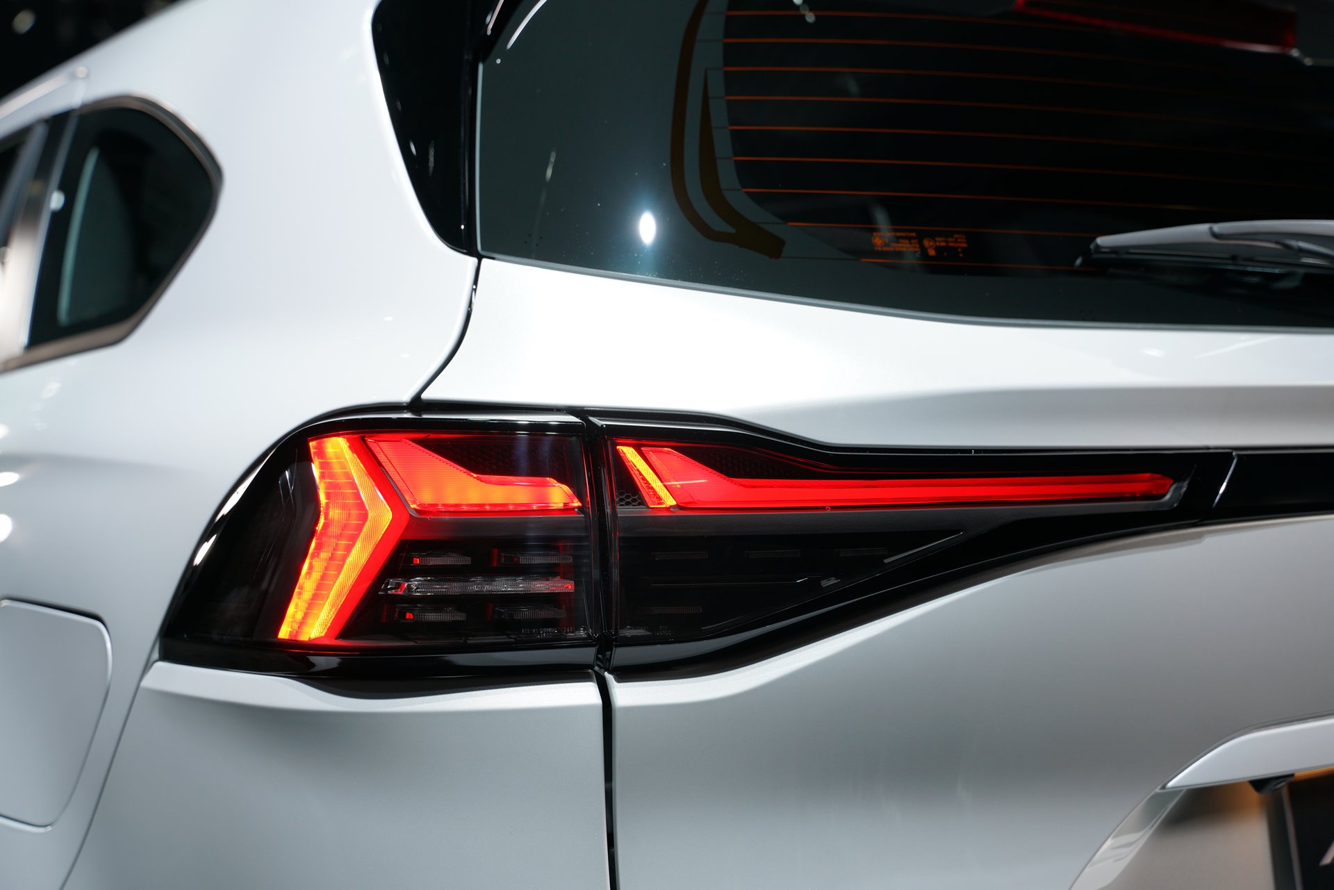 Isuzu MU-X 4x2 2.2 Elegant A/T อีซูซุ ปี 2024 : ภาพที่ 4