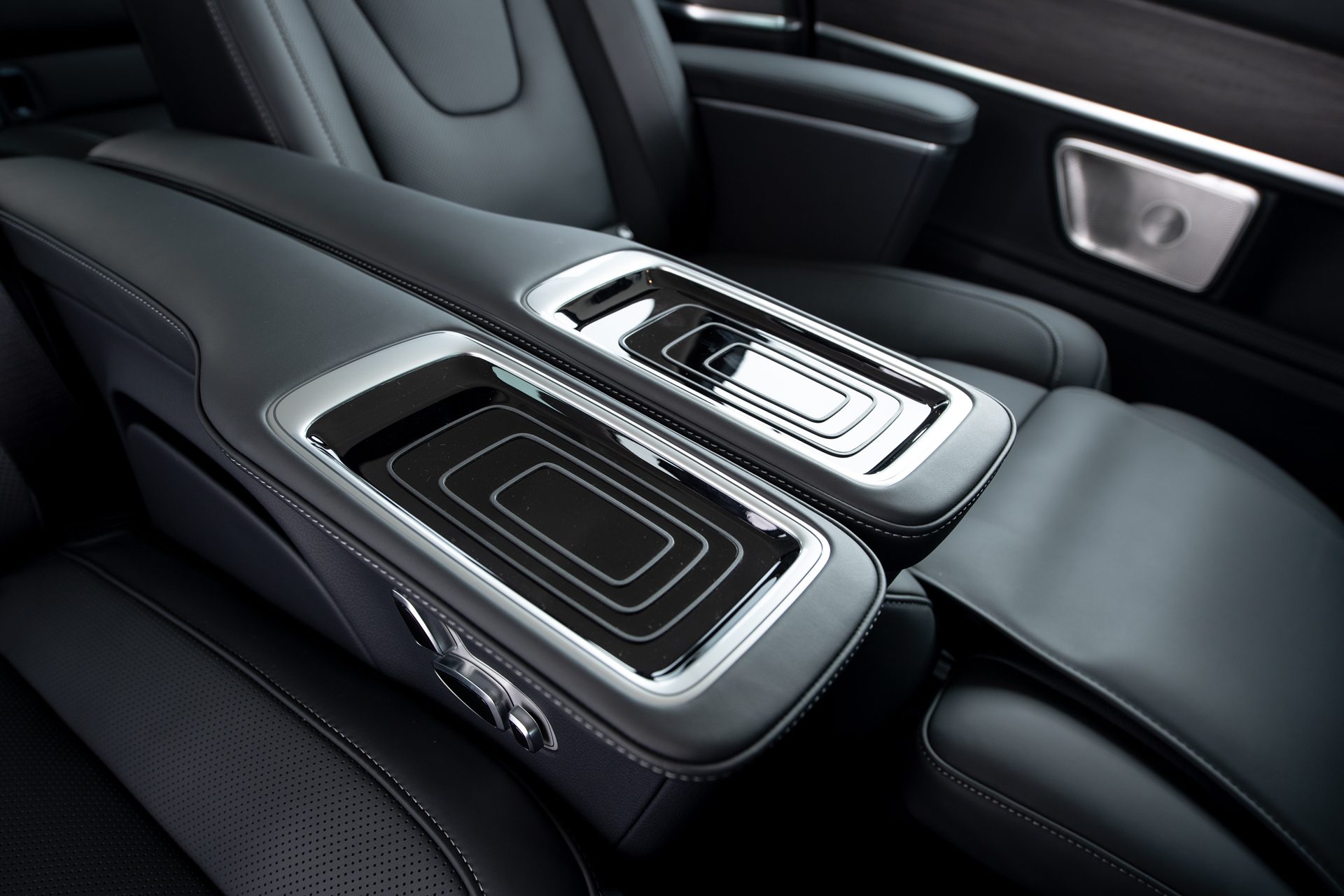 Mercedes-benz V-Class V 300 d Exclusive เมอร์เซเดส-เบนซ์ วี-คลาส ปี 2024 : ภาพที่ 16