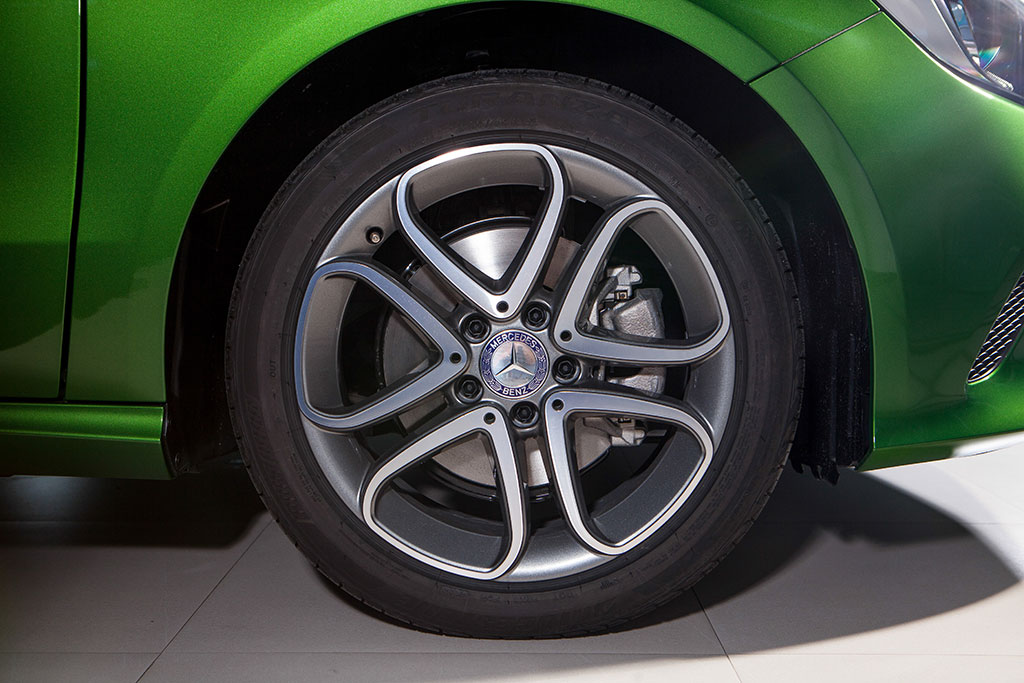 Mercedes-benz A-Class A 180 Urban เมอร์เซเดส-เบนซ์ เอ-คลาส ปี 2015 : ภาพที่ 2