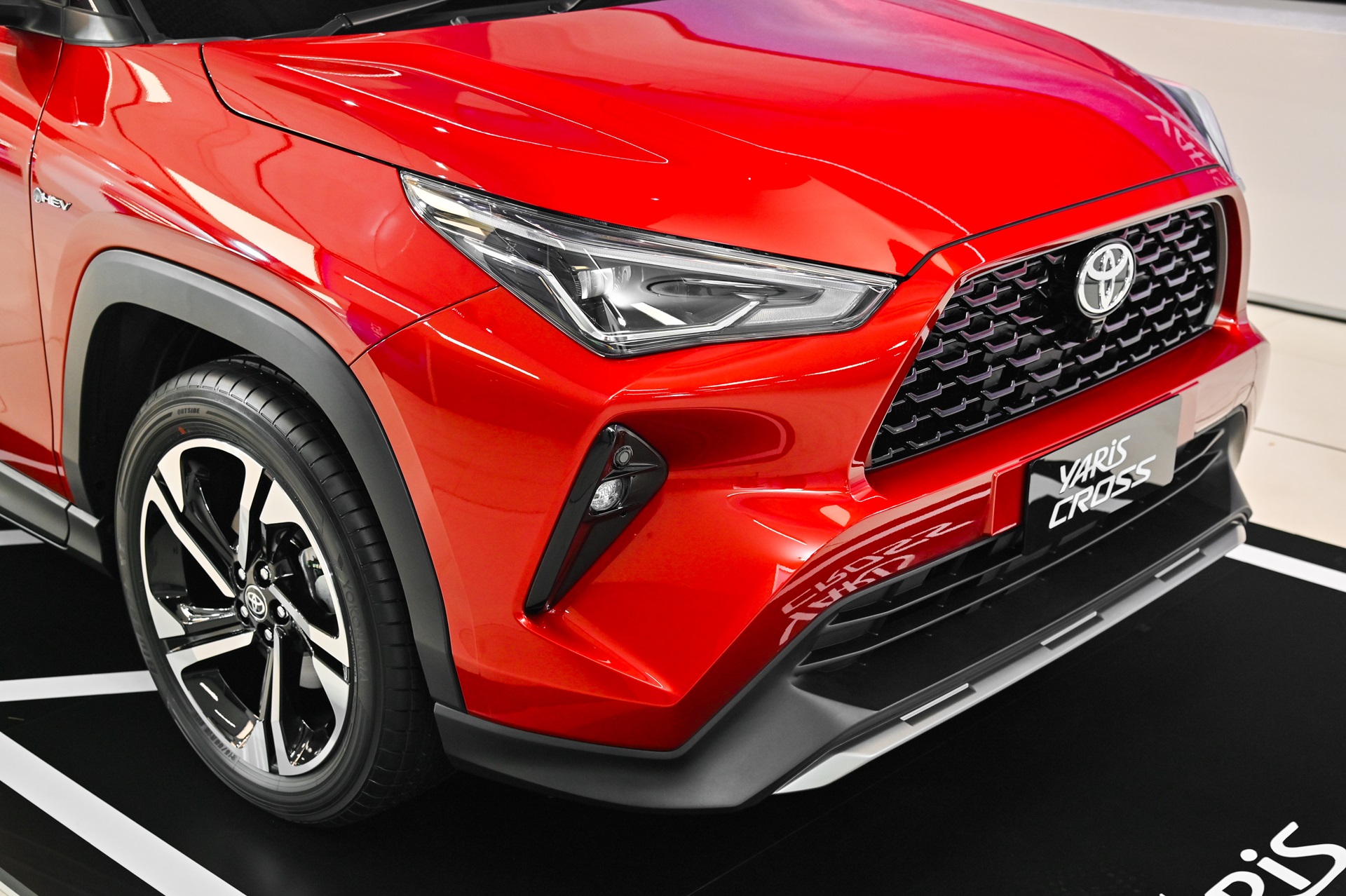 Toyota Yaris Cross HEV Premium Luxury โตโยต้า ปี 2023 : ภาพที่ 2