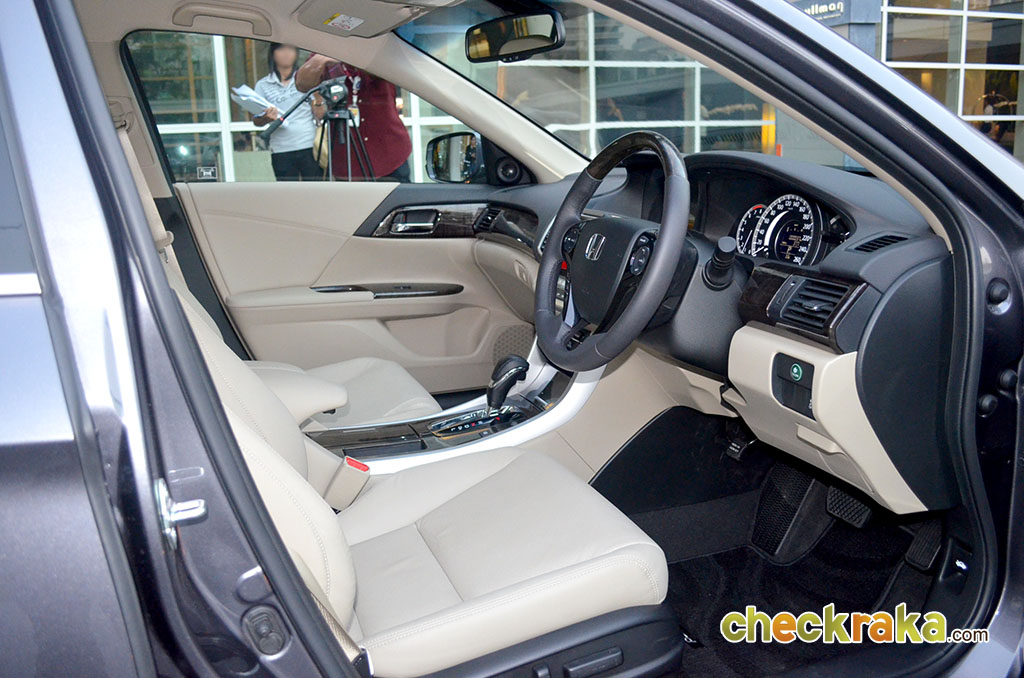 Honda Accord 2.4 EL NAVI ฮอนด้า แอคคอร์ด ปี 2013 : ภาพที่ 17