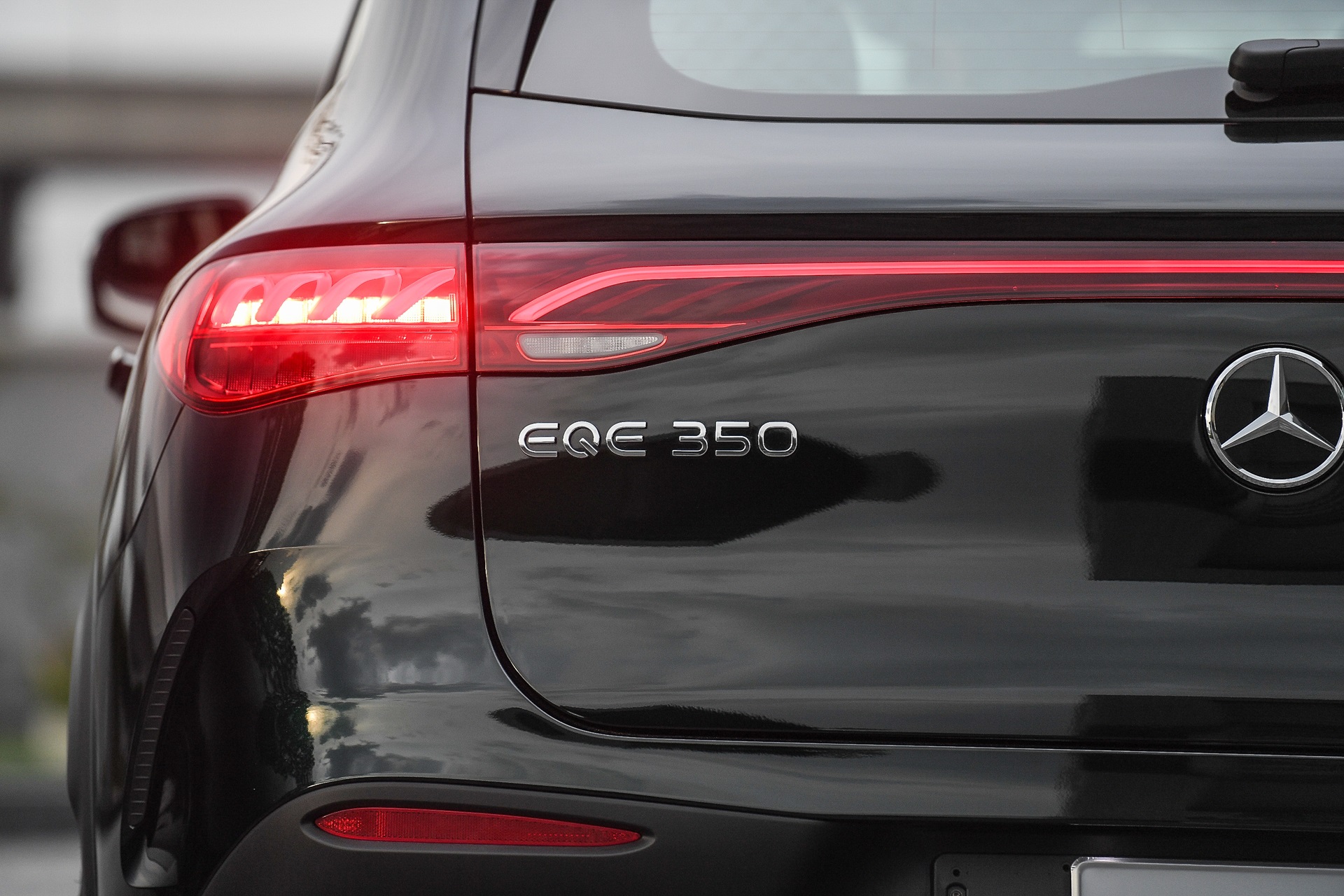 Mercedes-benz EQ EQE 350 4MATIC SUV Electric Art เมอร์เซเดส-เบนซ์ ปี 2023 : ภาพที่ 7