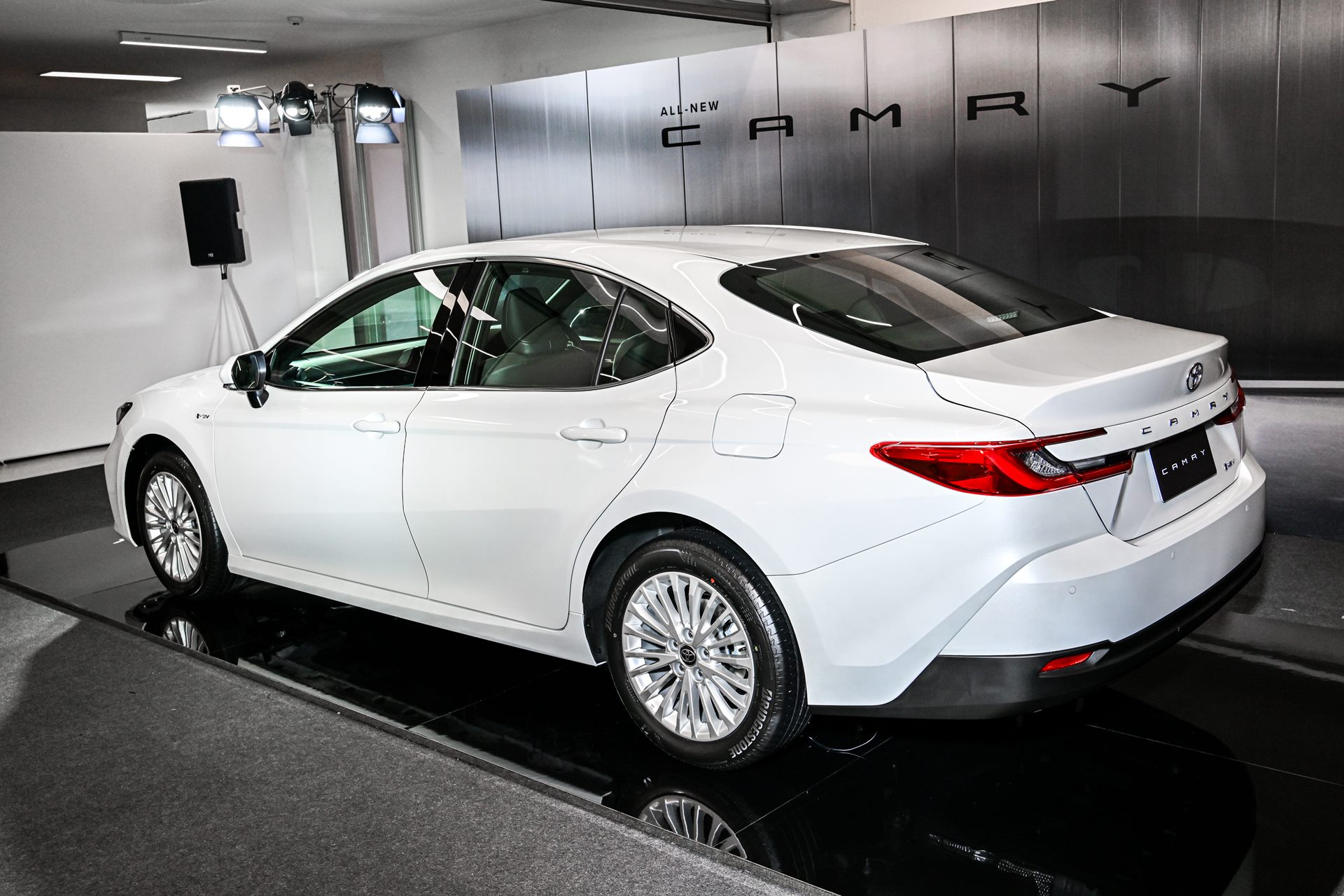 Toyota Camry HEV Smart โตโยต้า คัมรี่ ปี 2024 : ภาพที่ 2